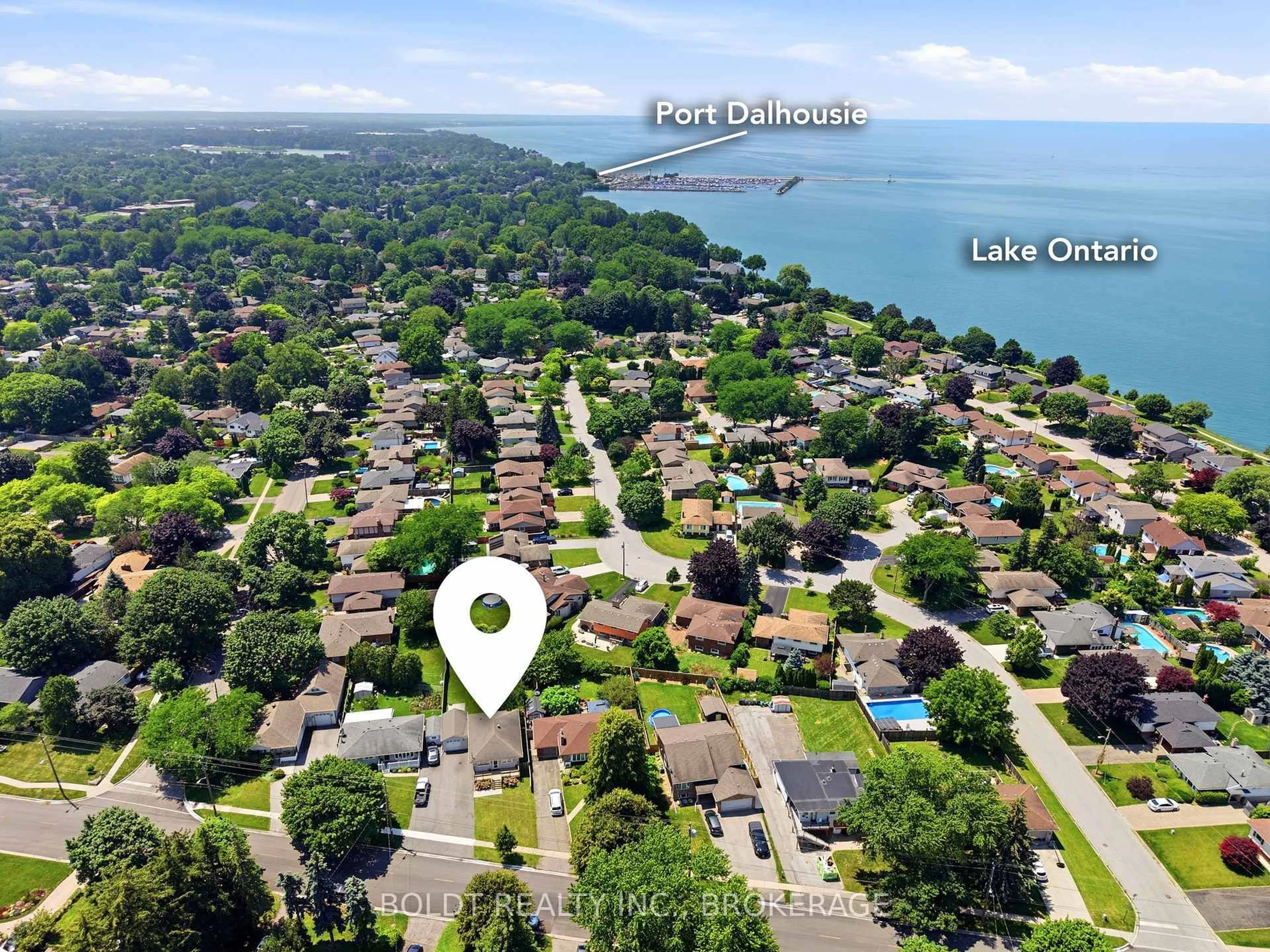 A pic from outside/outdoor area/front of a property/back of a property/a pic from drone, water/lake/river/ocean view for 663 Geneva St, St. Catharines Ontario L2N 2J9