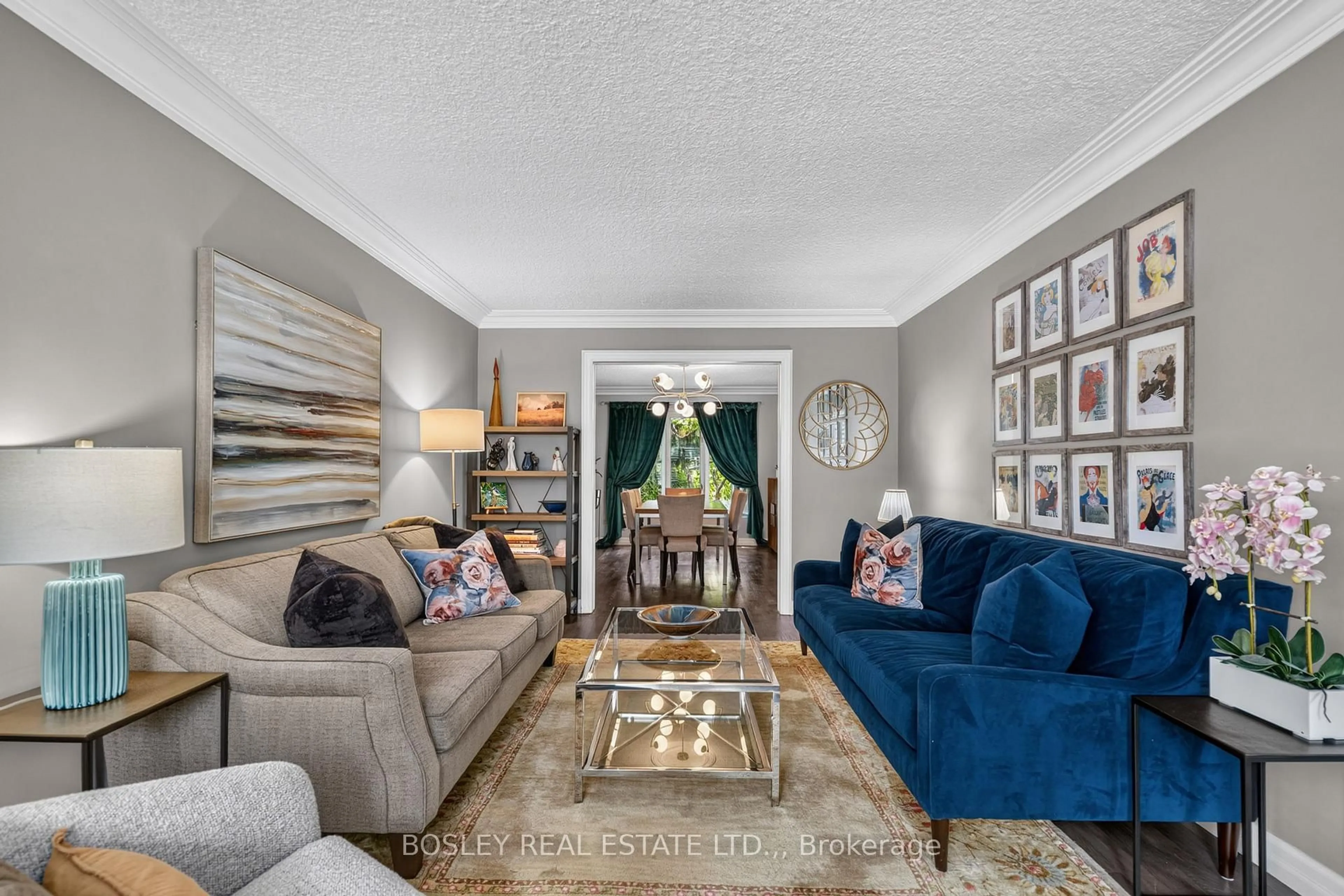 Living room with furniture, unknown for 28 Arbour Glen Dr, St. Catharines Ontario L2W 1B3