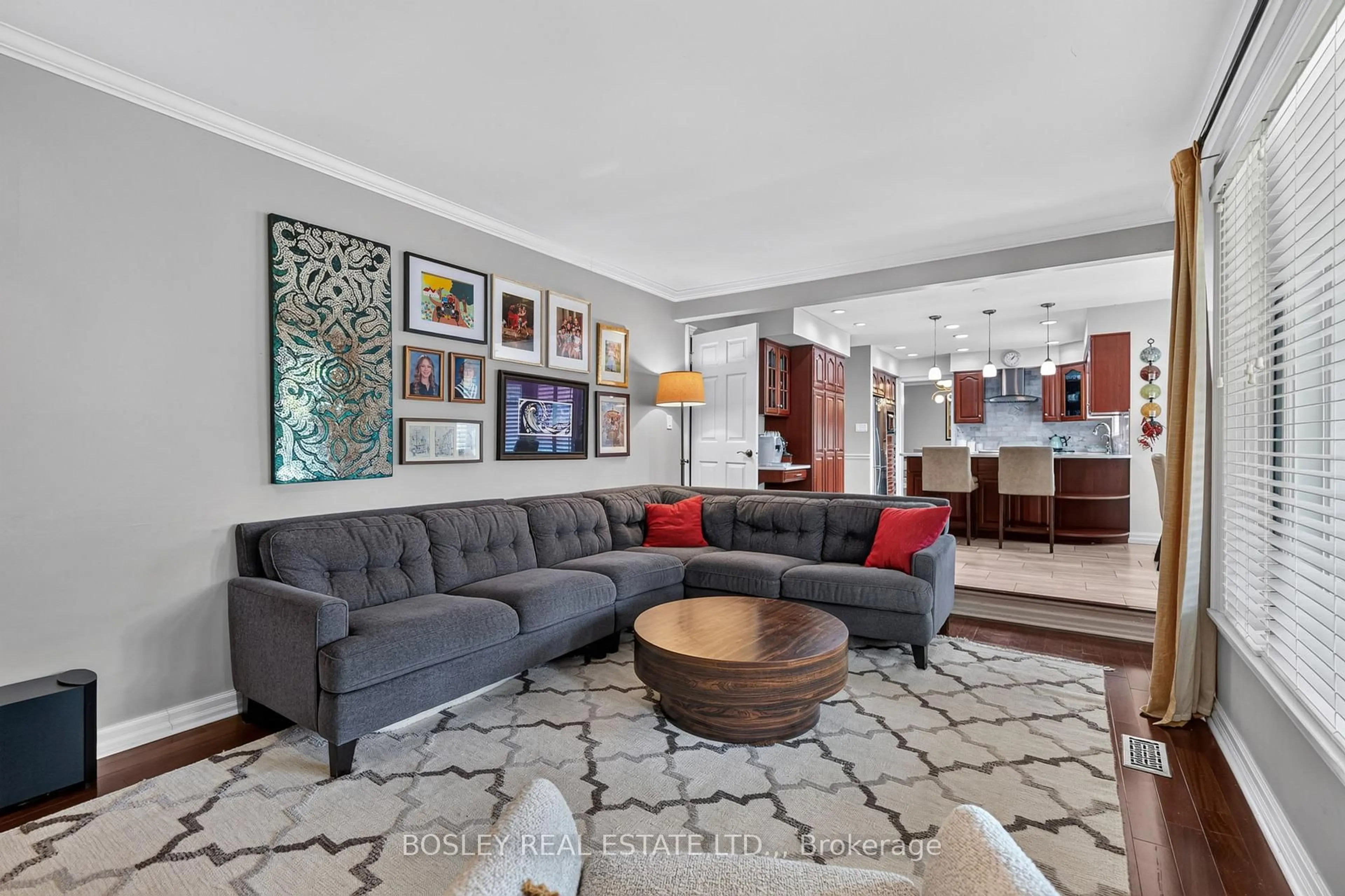 Living room with furniture, unknown for 28 Arbour Glen Dr, St. Catharines Ontario L2W 1B3