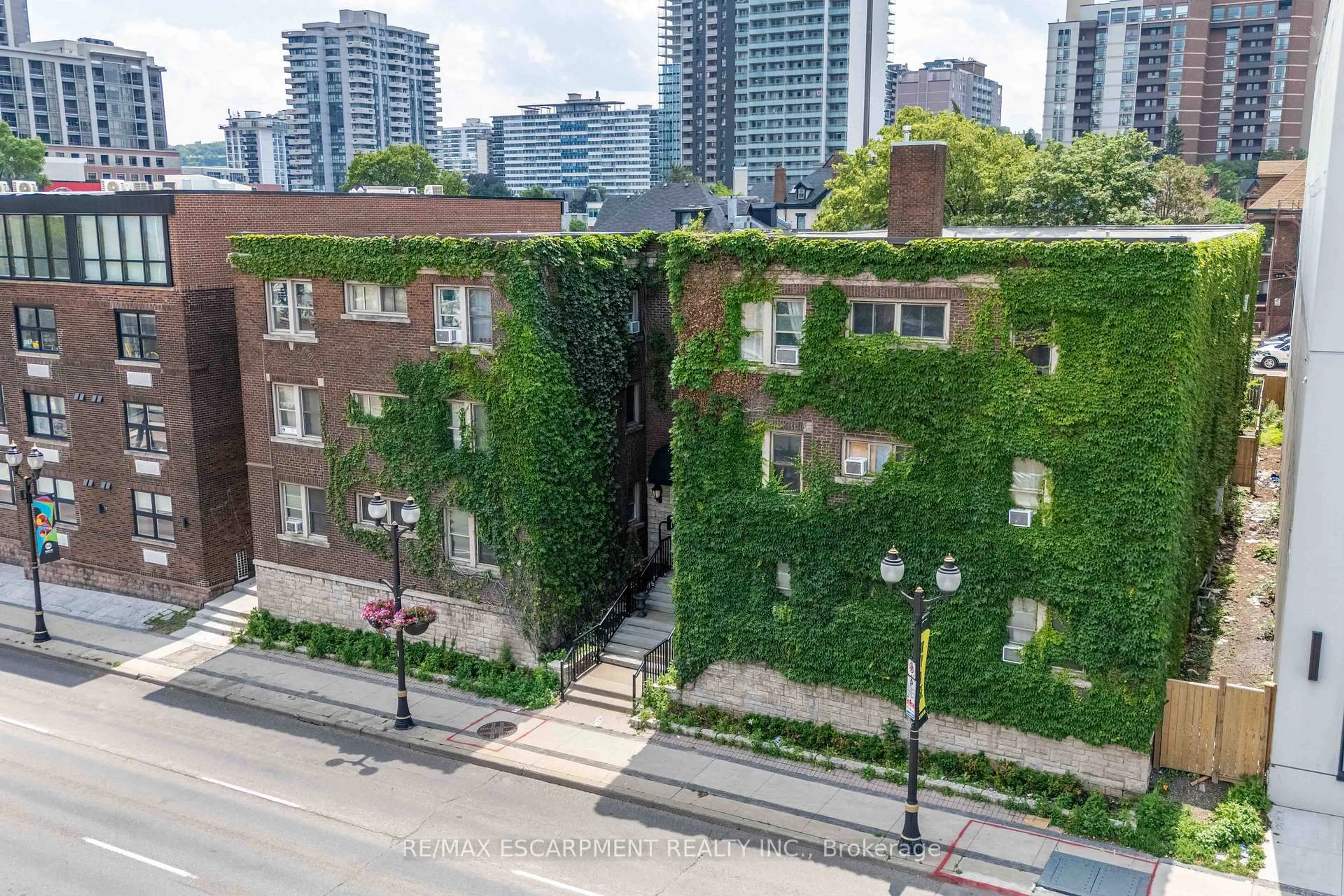 A pic from outside/outdoor area/front of a property/back of a property/a pic from drone, unknown for 285 King St #4, Hamilton Ontario L8P 1B2