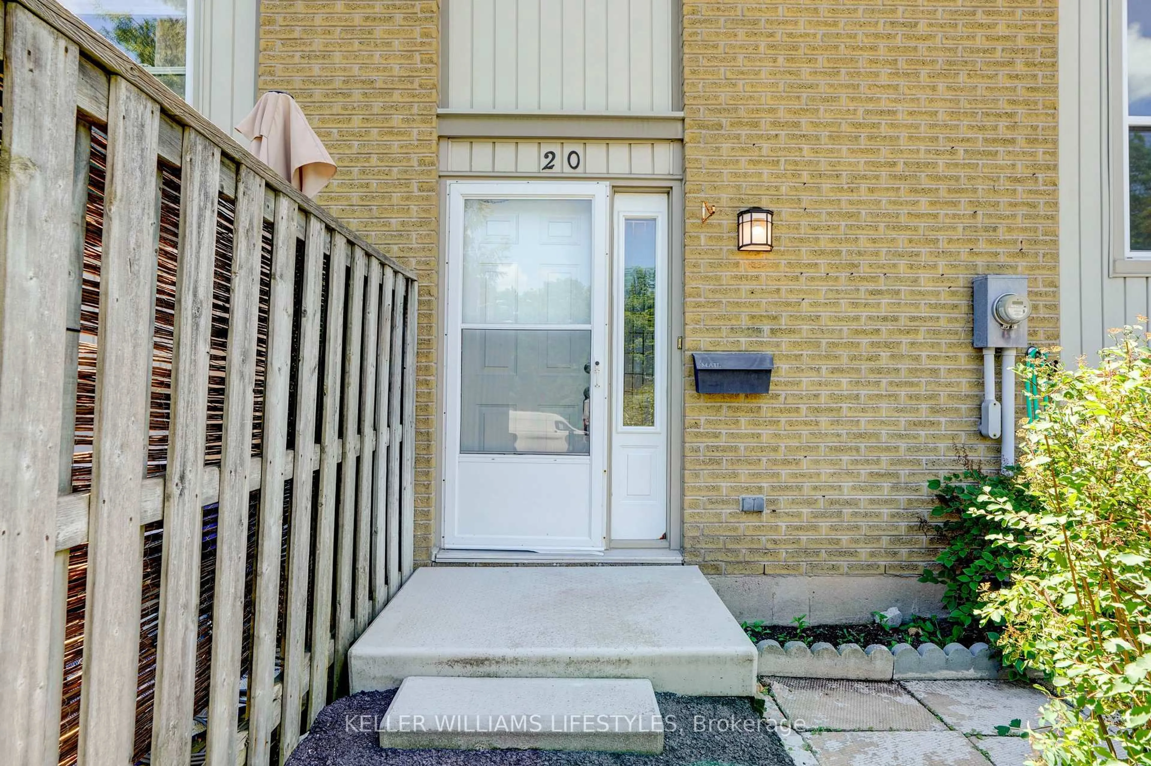 Indoor entryway for 760 Berkshire Dr #20, London South Ontario N6J 4A5