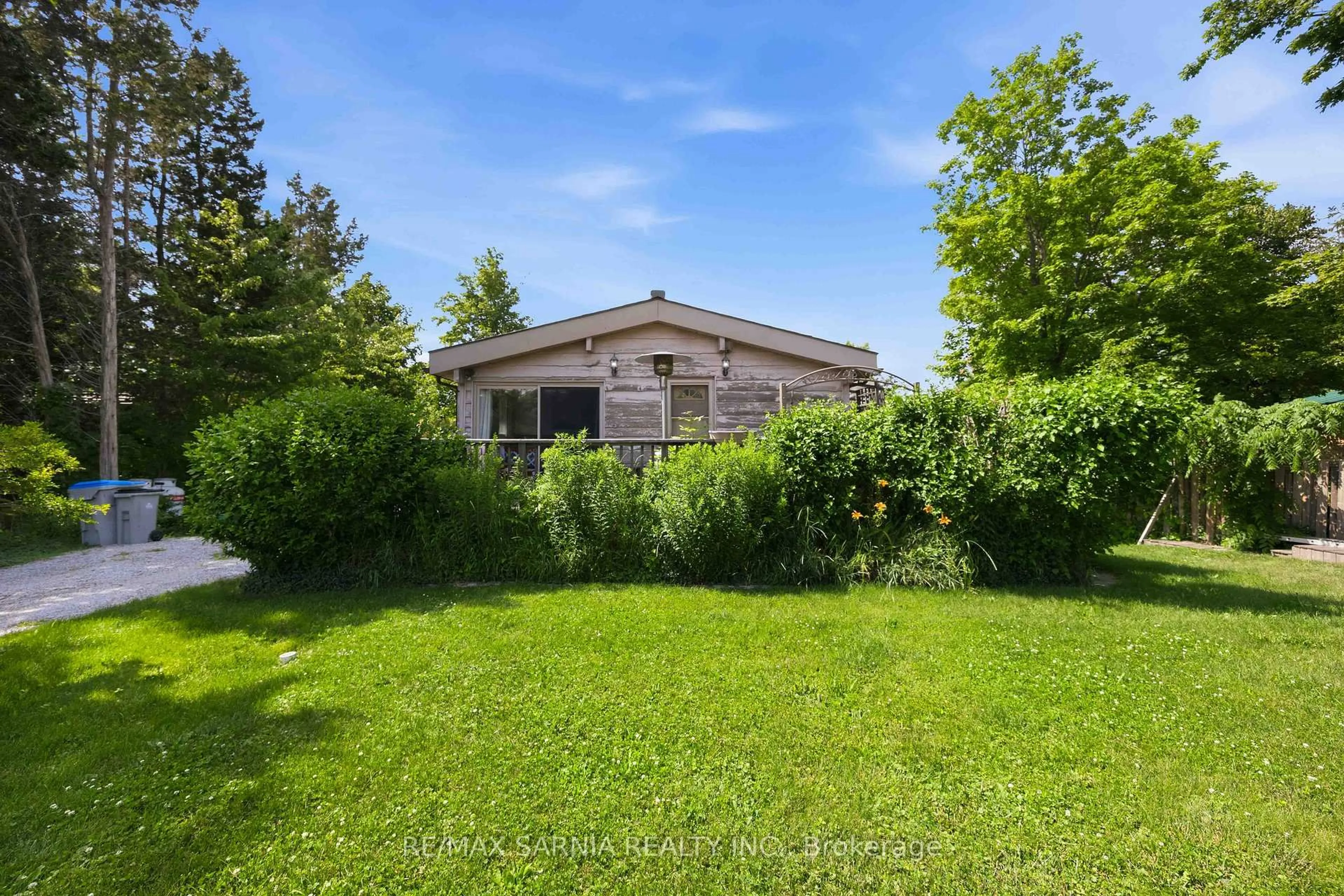A pic from outside/outdoor area/front of a property/back of a property/a pic from drone, unknown for 5496 Huron View Ave, Lambton Shores Ontario N0N 1J7