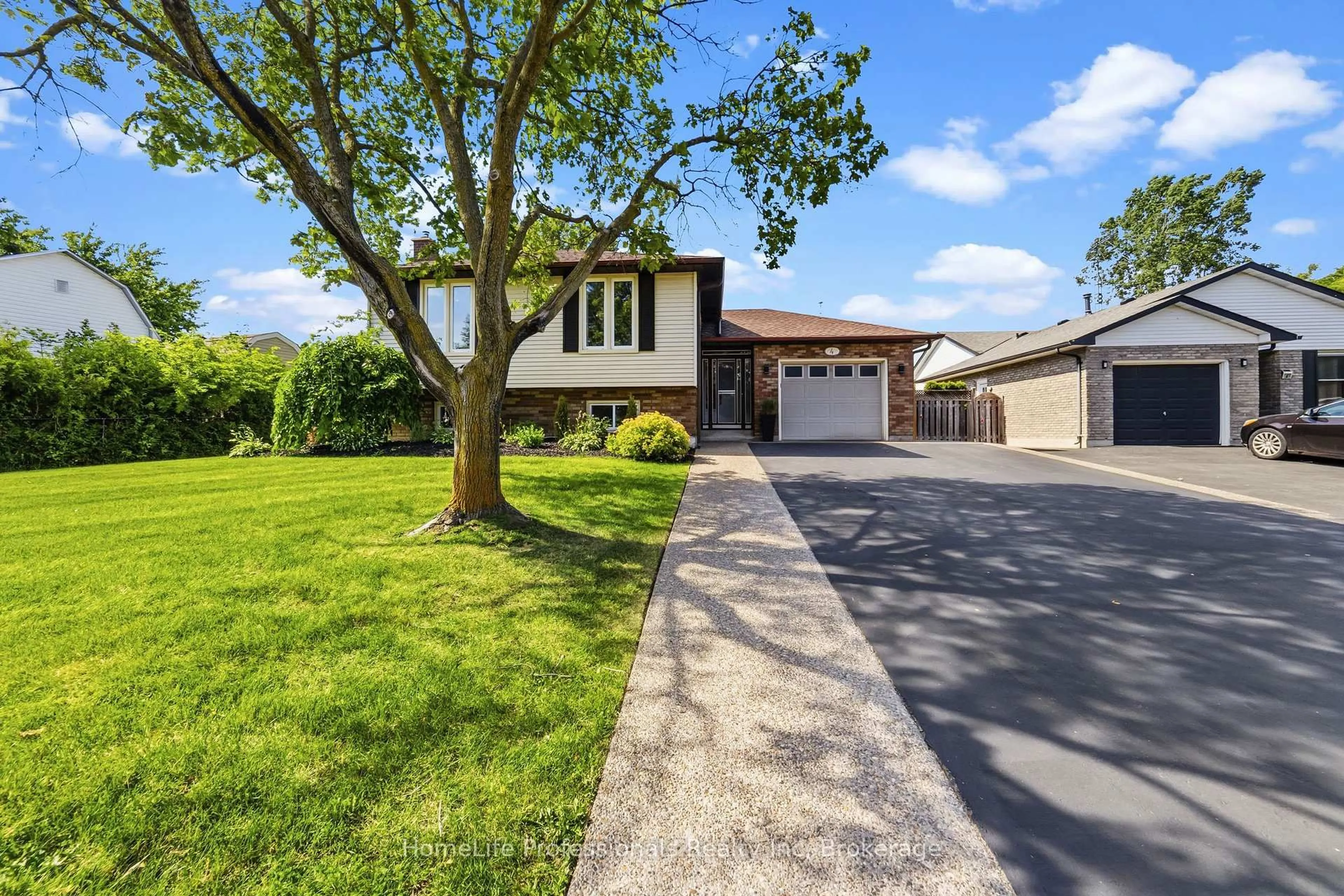 Home with vinyl exterior material, street for 4 Ravine Cres, Haldimand Ontario N0A 1S0