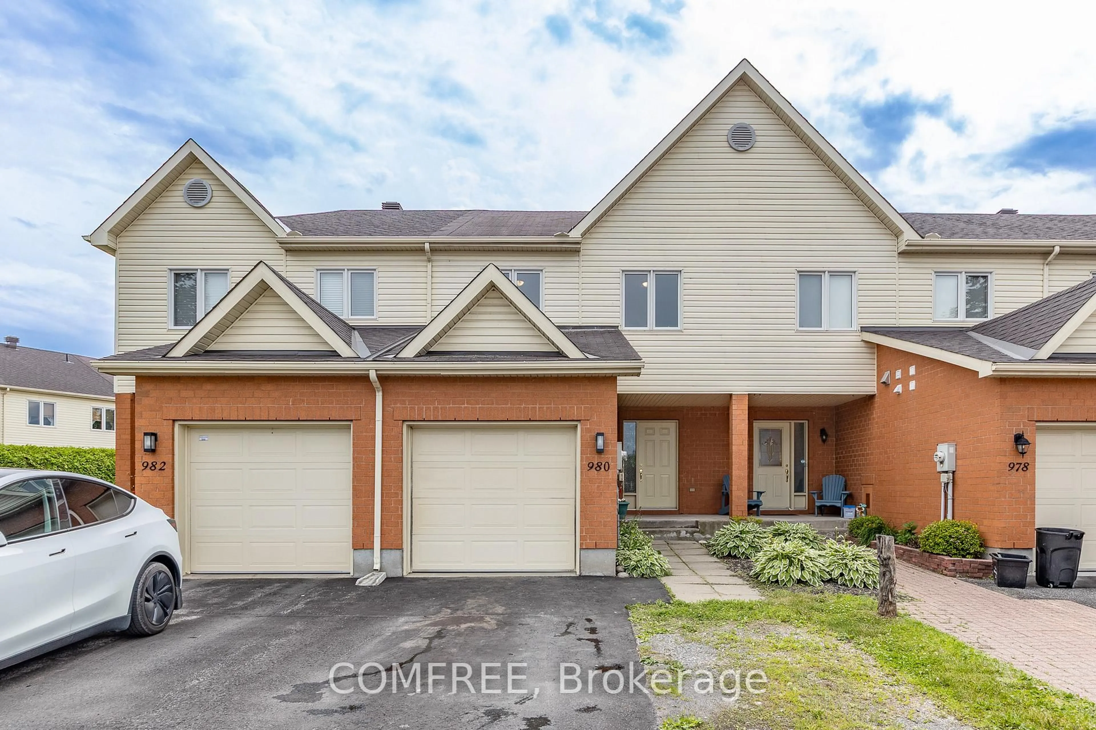 Home with brick exterior material, street for 980 Heritage Dr, Clarence-Rockland Ontario K4K 1V3