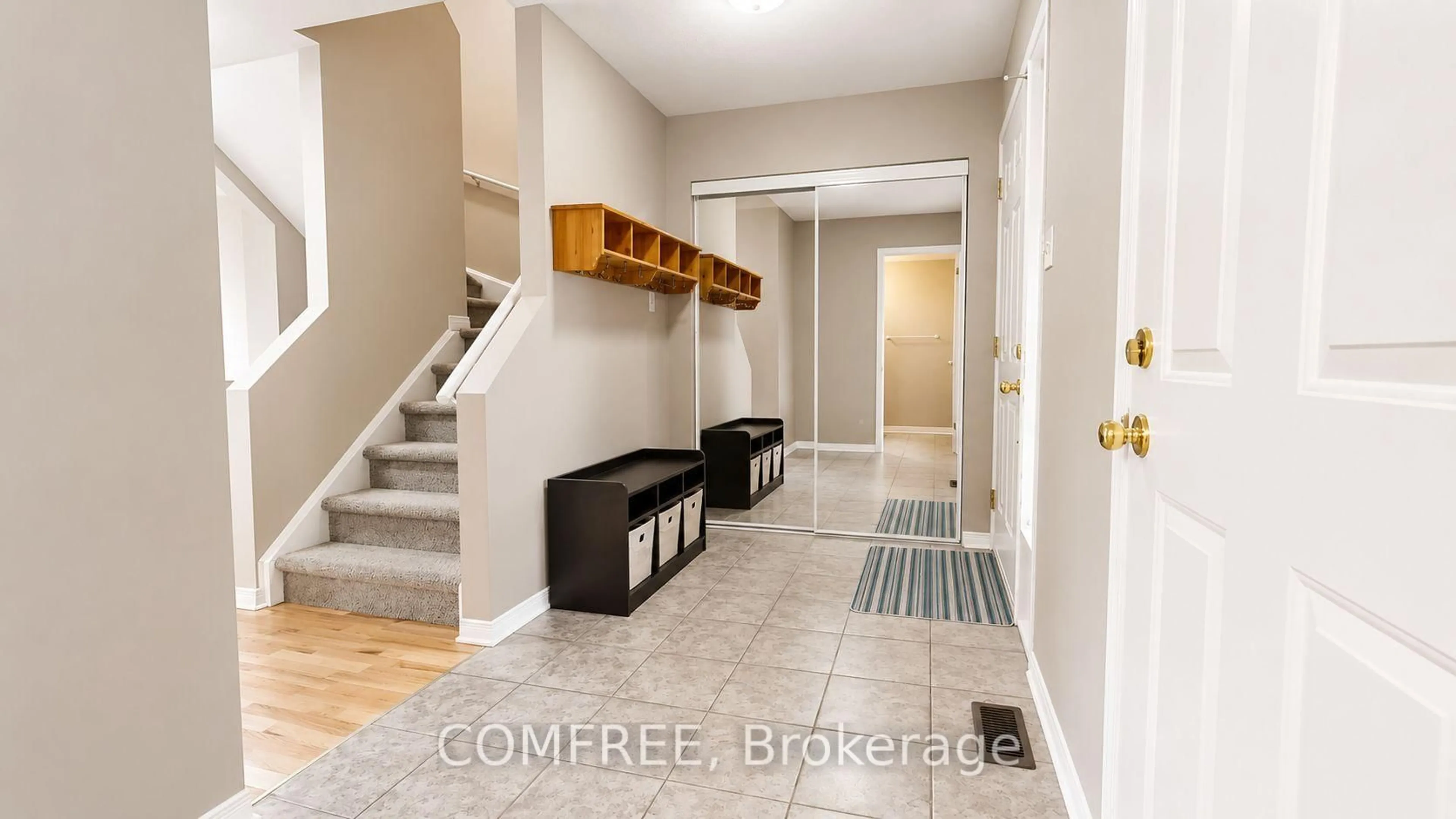 Indoor entryway for 980 Heritage Dr, Clarence-Rockland Ontario K4K 1V3