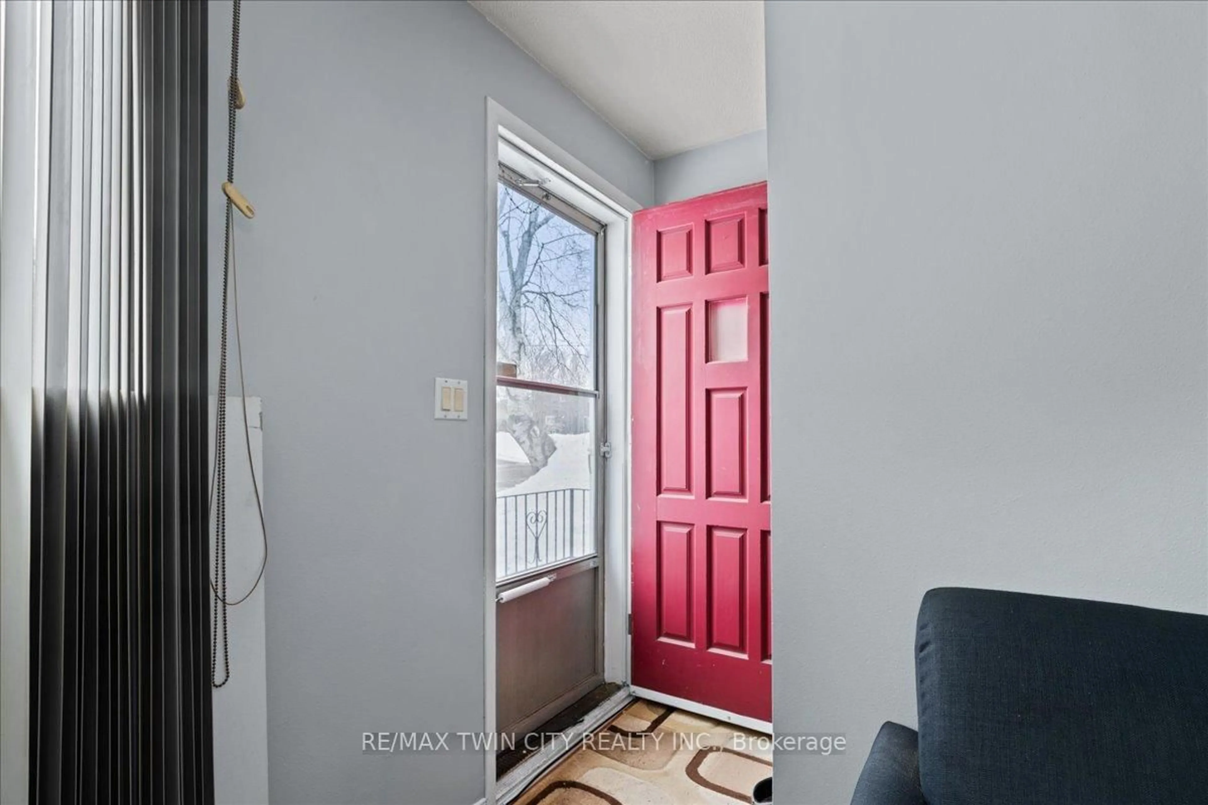Indoor entryway for 85 Elm St, Norfolk Ontario N3Y 3B7