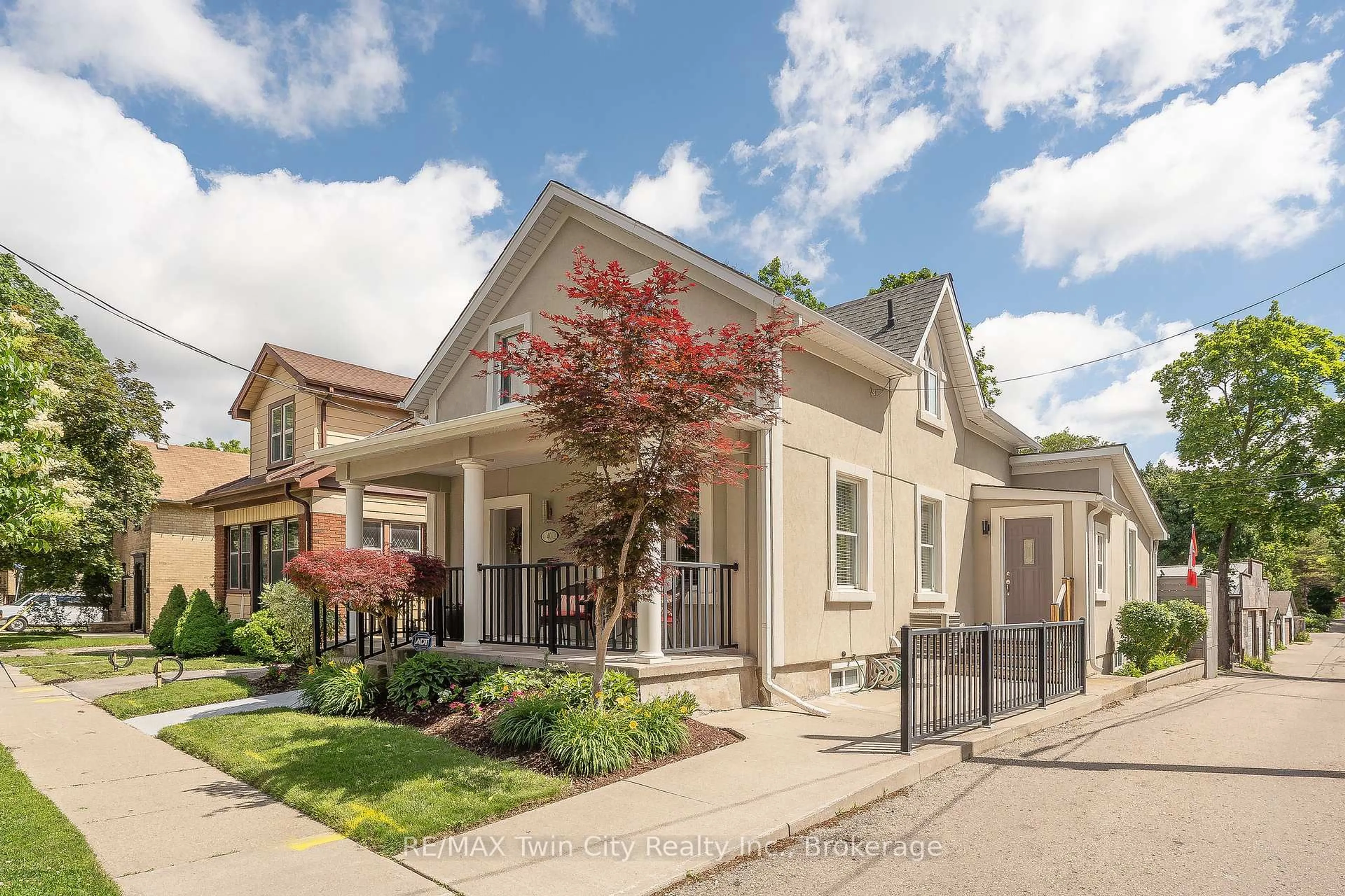 Home with brick exterior material, street for 40 Moore Ave, Kitchener Ontario N2H 3S1