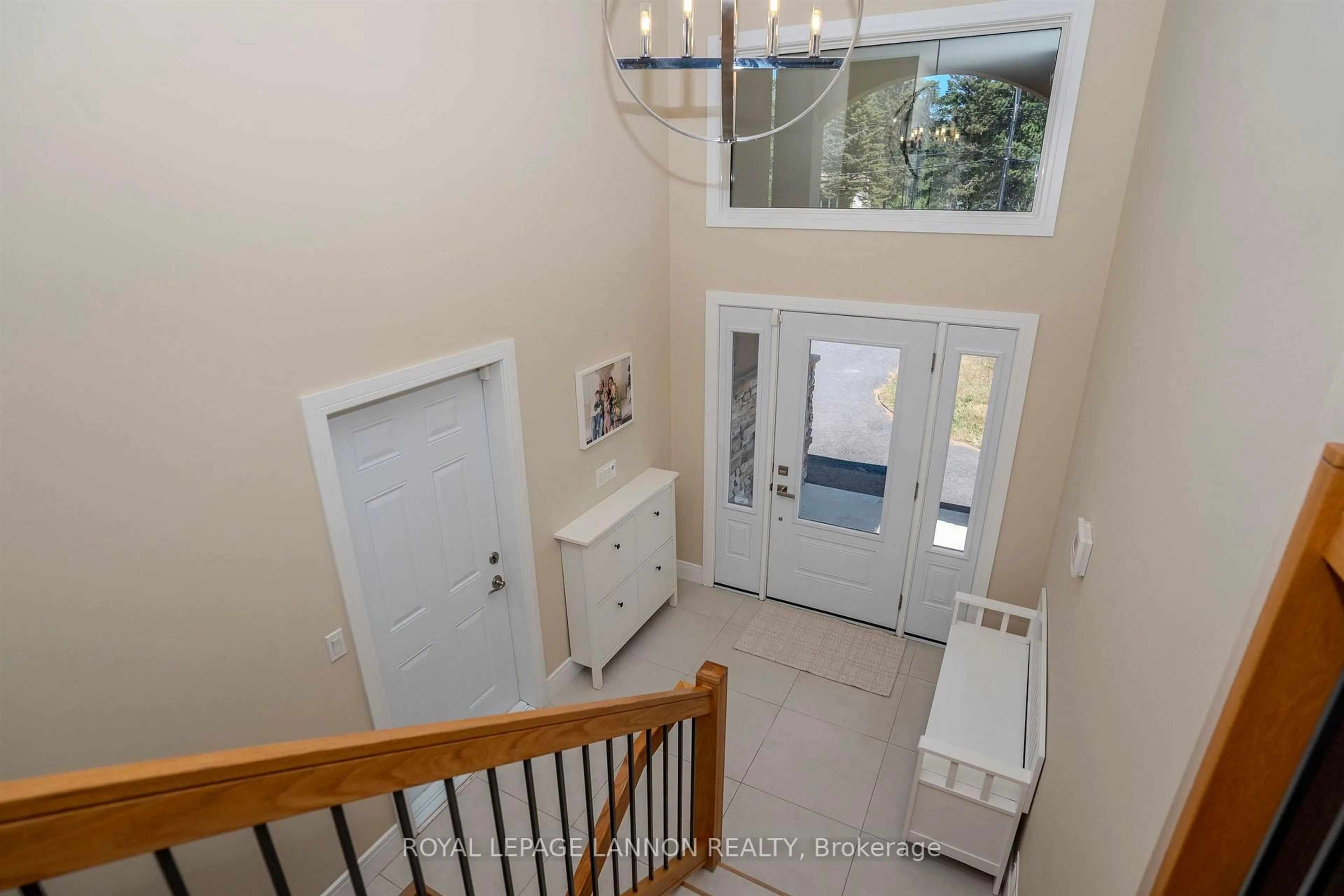 Indoor entryway for 2115 15TH SIDE Rd, Thunder Bay Ontario P7J 1E2