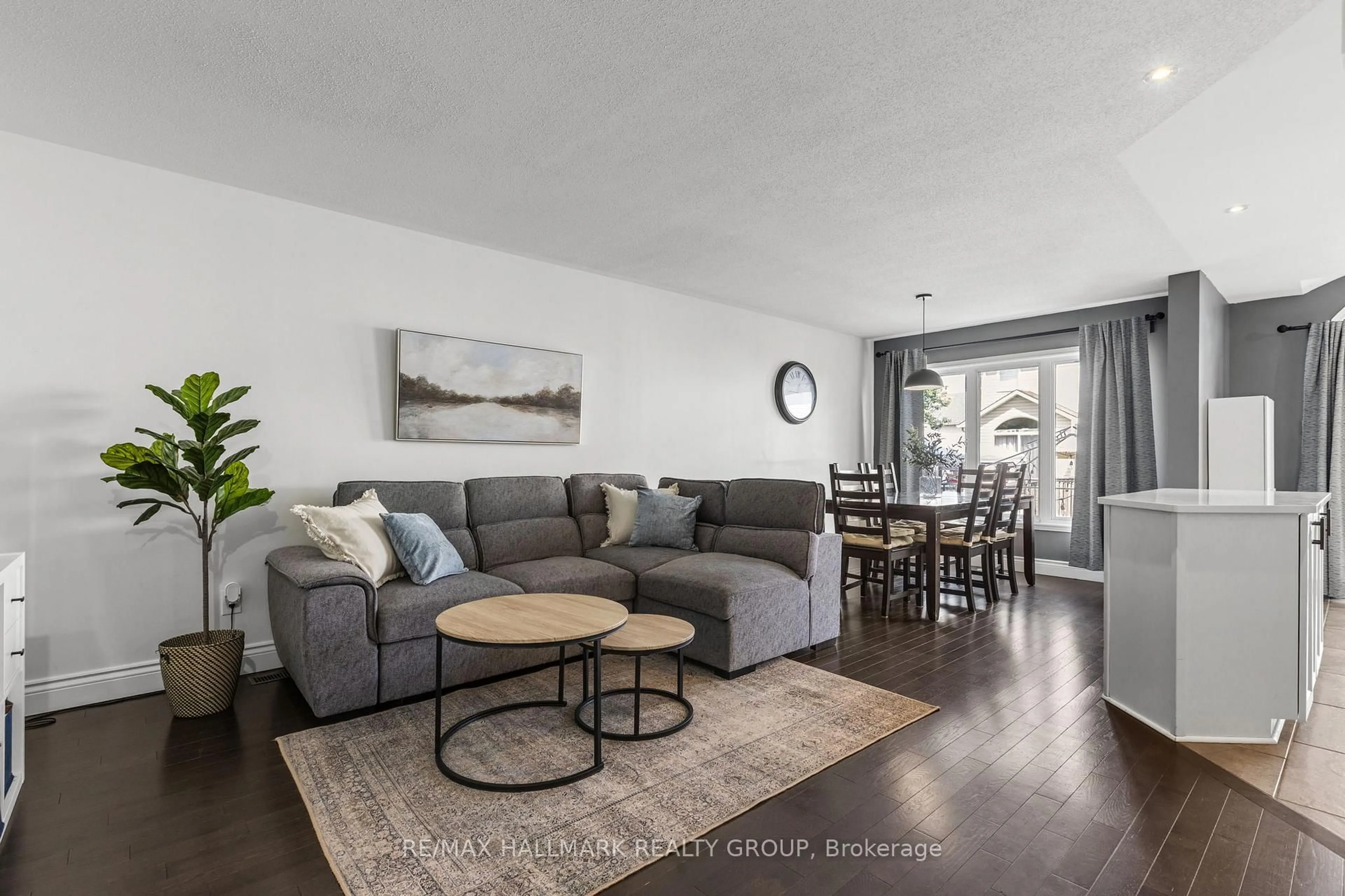 Living room with furniture, wood/laminate floor for 602 Louis Toscano Dr, Ottawa Ontario K4A 0B2