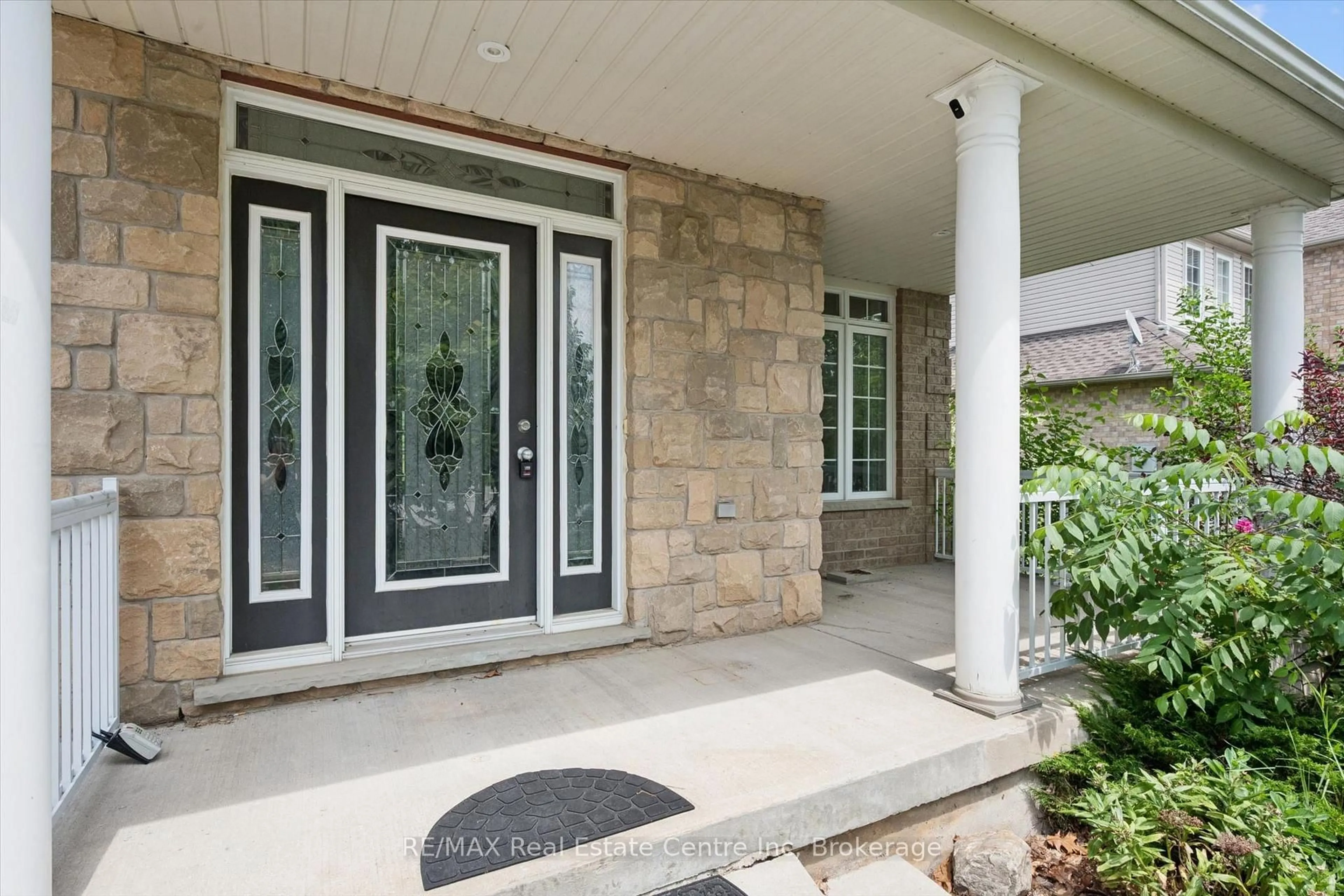 Indoor entryway for 164 MacLennan St, Guelph/Eramosa Ontario N0B 2K0