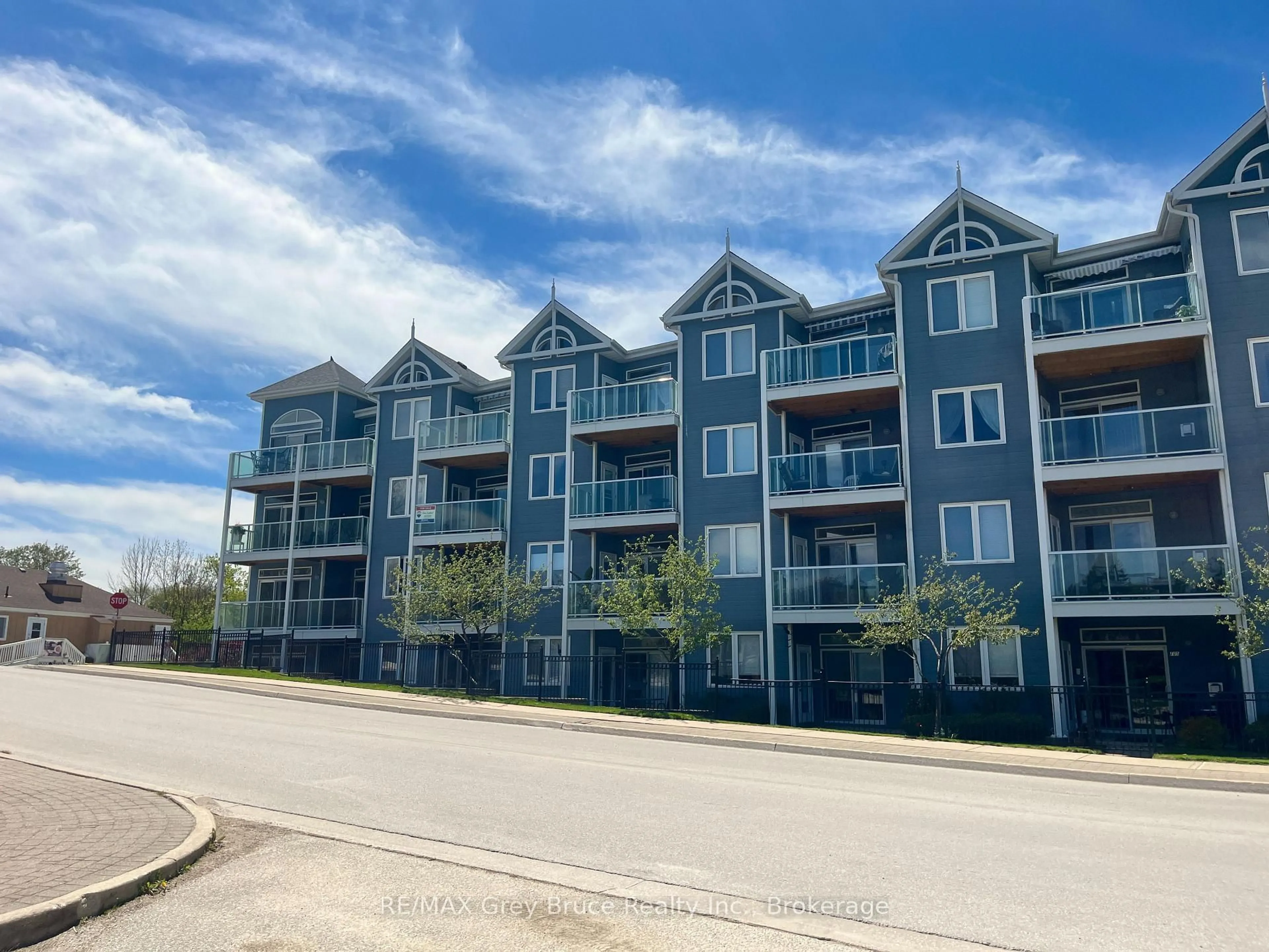 A pic from outside/outdoor area/front of a property/back of a property/a pic from drone, water/lake/river/ocean view for 34 Bayfield St #308, Meaford Ontario N4L 1Y2