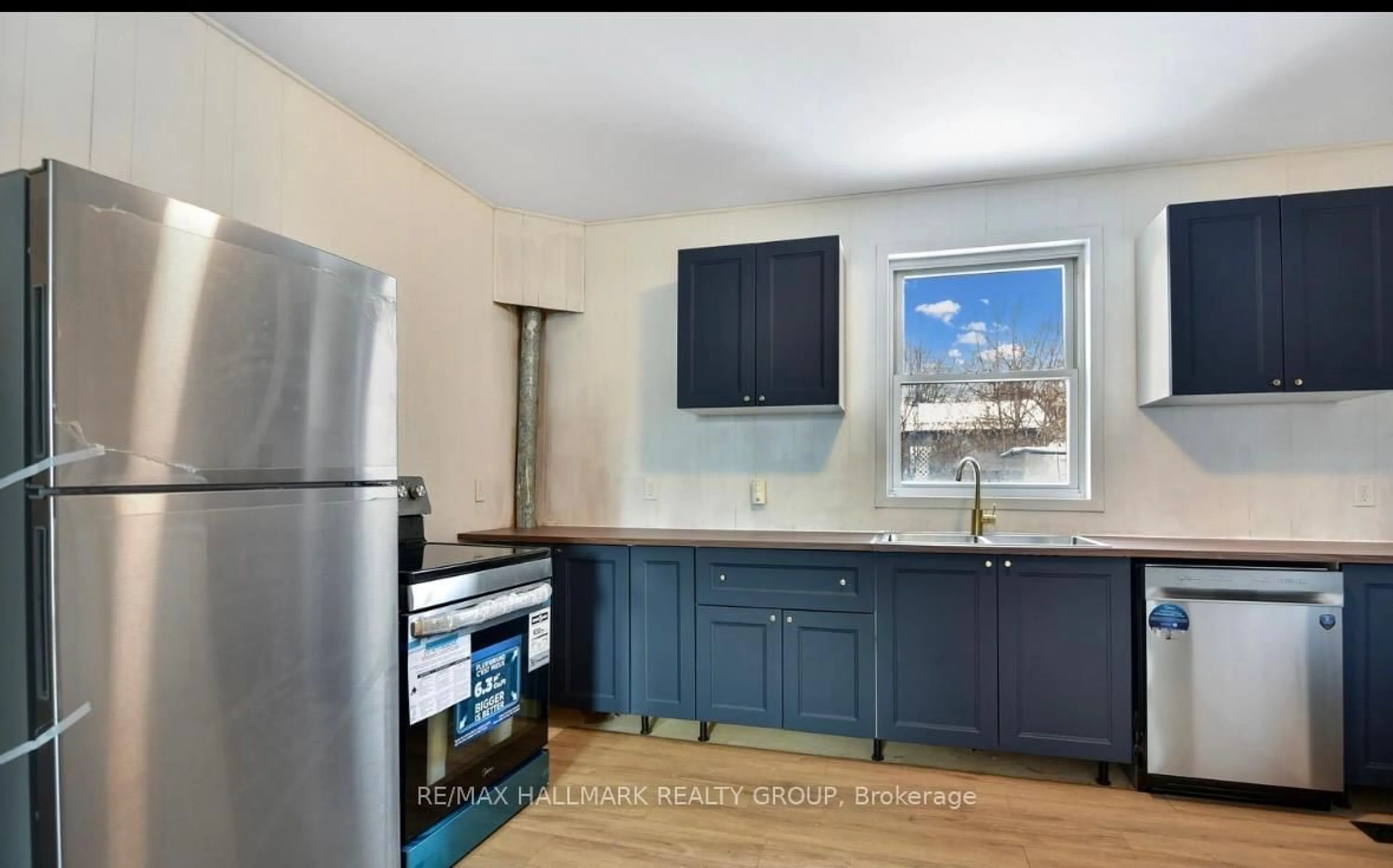 Standard kitchen, unknown for 47 Daniel St, Brockville Ontario K6V 4Z6