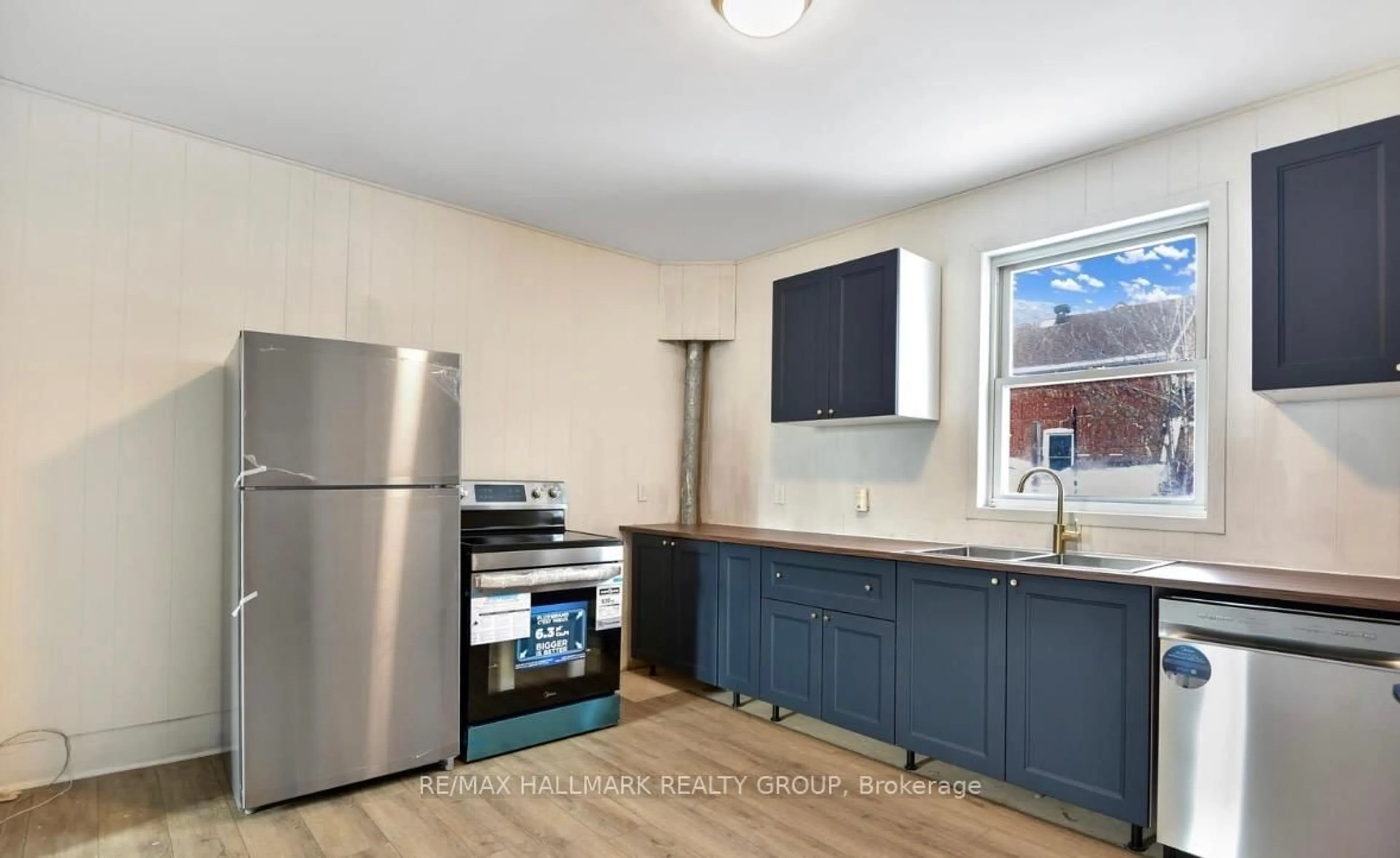 Standard kitchen, unknown for 47 Daniel St, Brockville Ontario K6V 4Z6