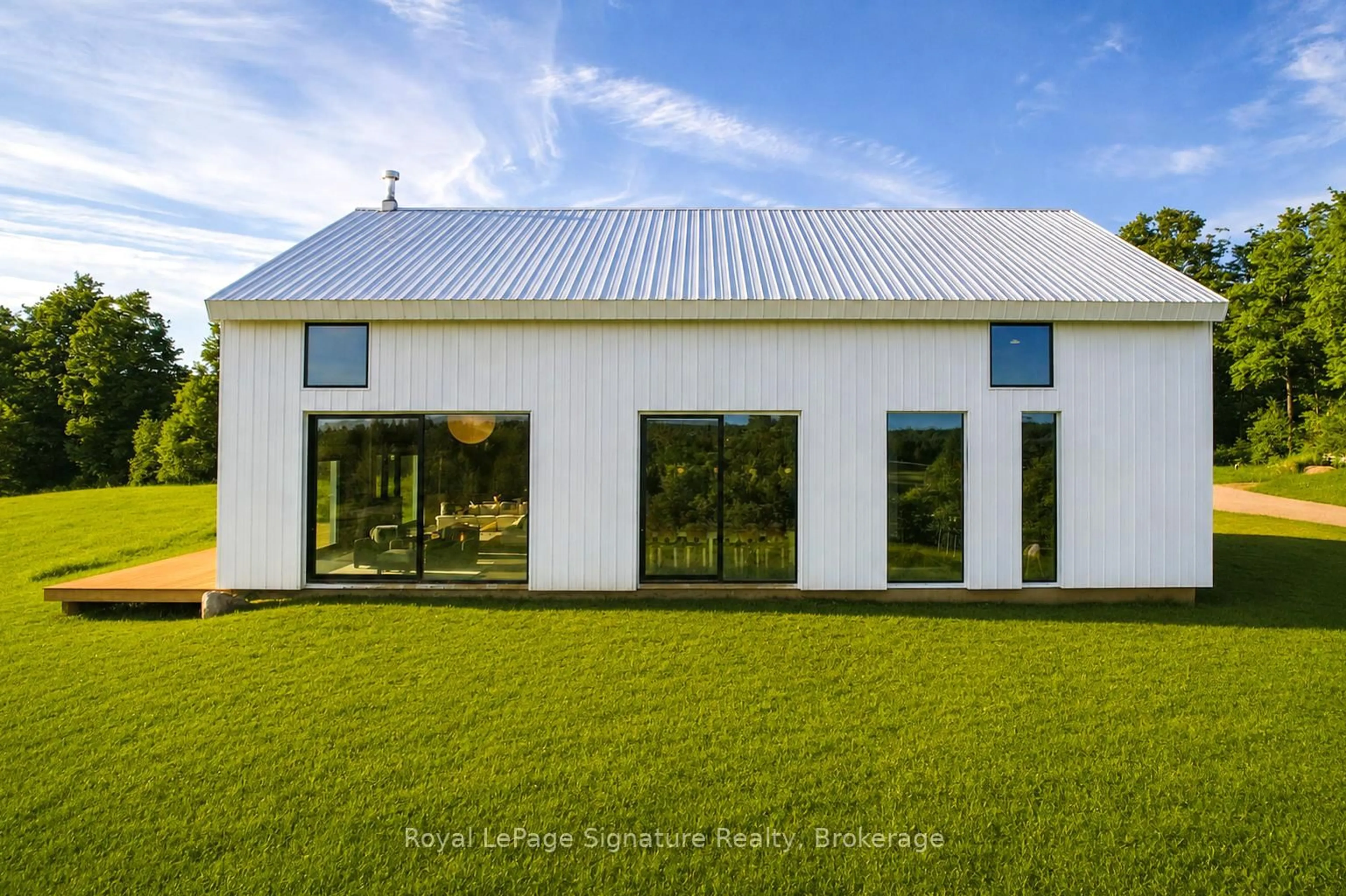 Home with vinyl exterior material, building for 469273 Grey Rd 31 Rd, Grey Highlands Ontario N0C 1M0
