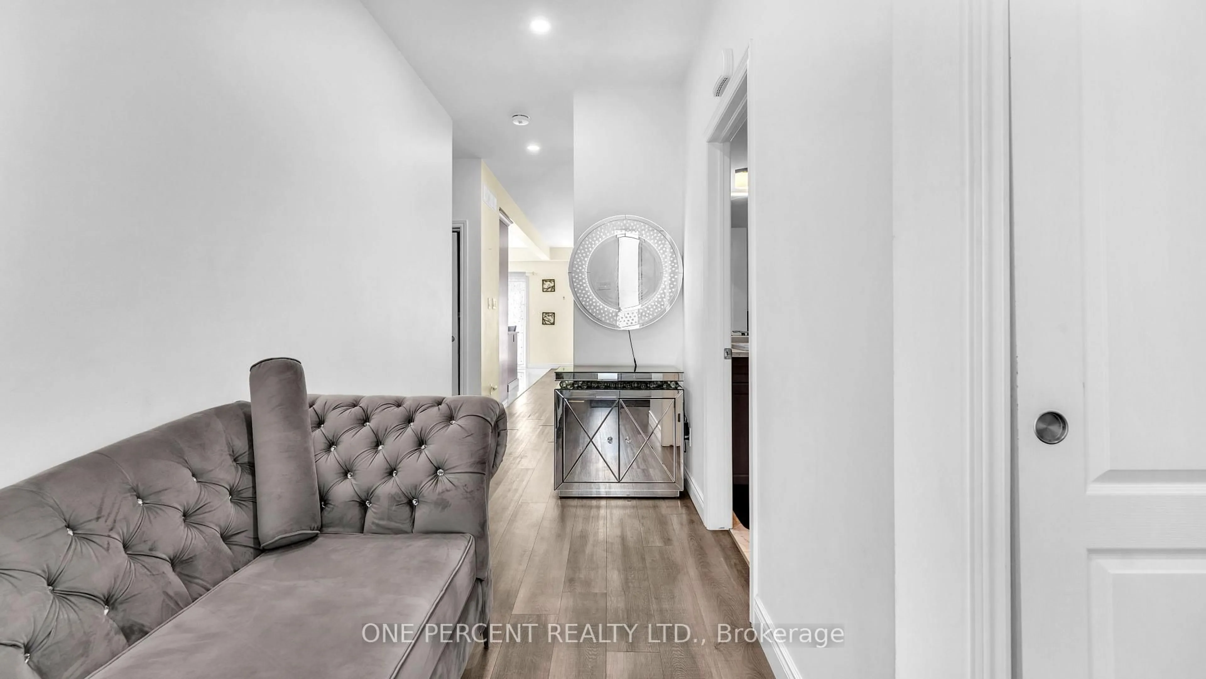 Indoor entryway for 59 MCNEIL St, Strathroy-Caradoc Ontario N0L 1W0