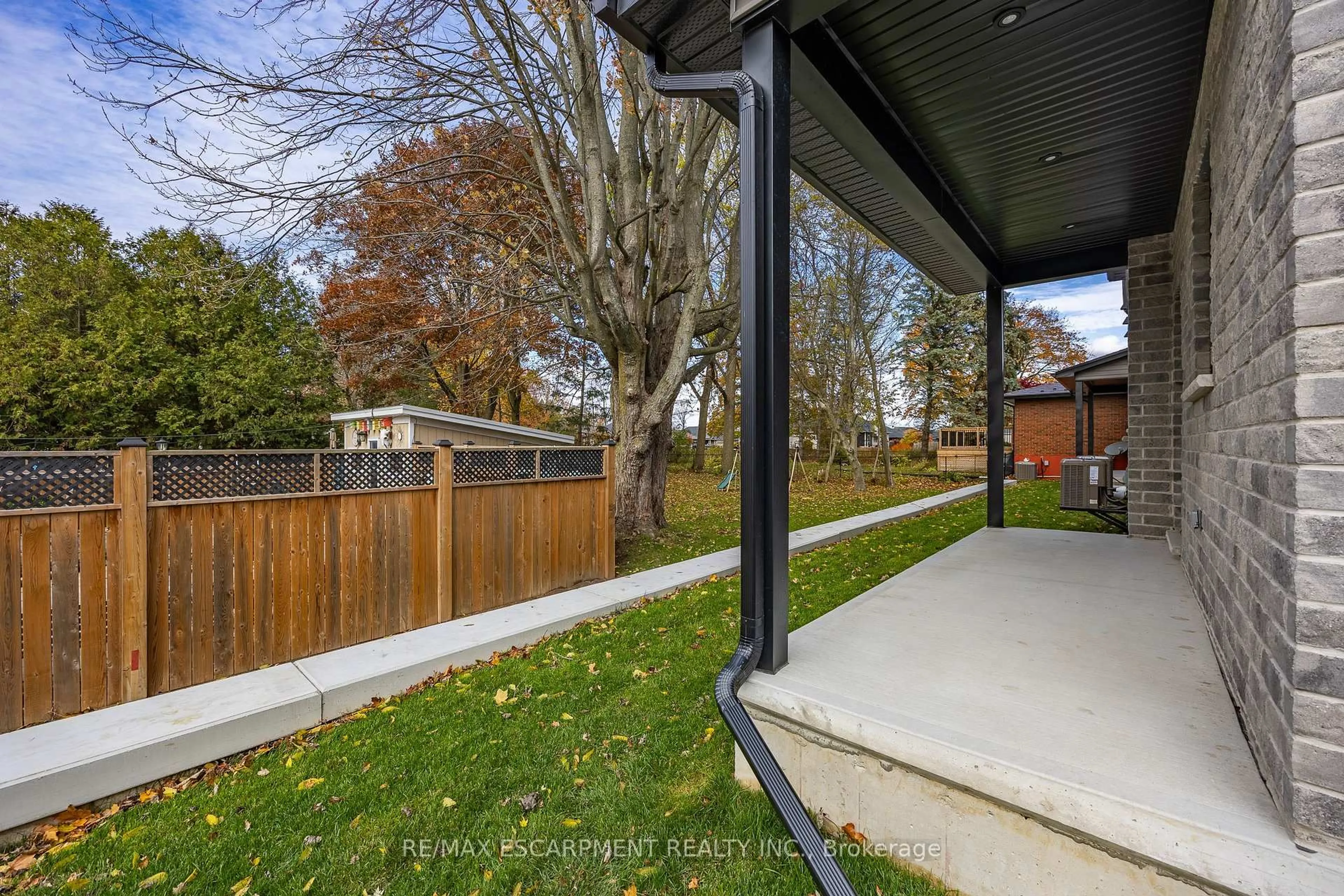 Patio, street for 3 Maple Ave, Norfolk Ontario N0A 1N6