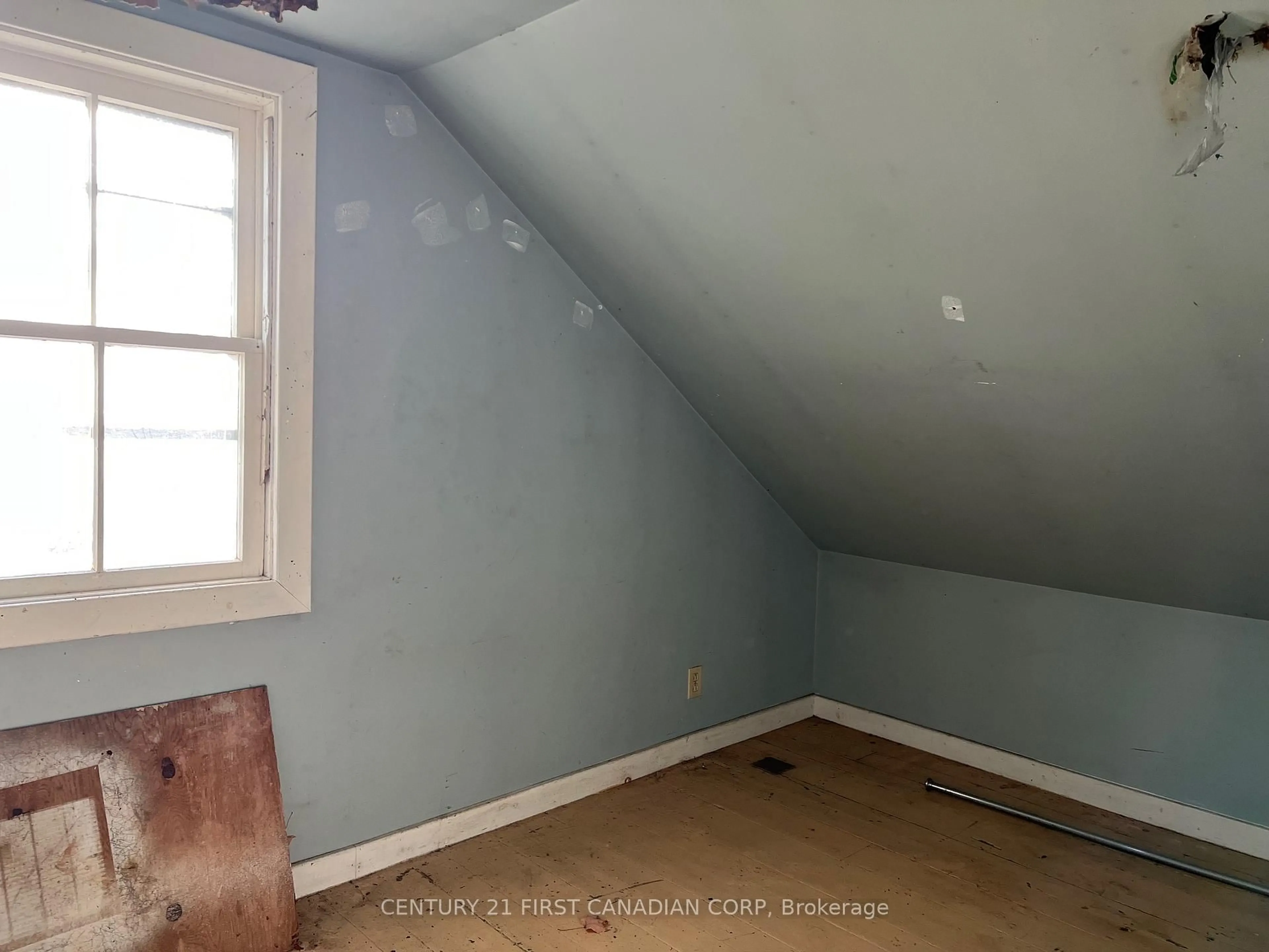 A pic of a room for 205 Orchard St, Central Elgin Ontario N5L 1C4