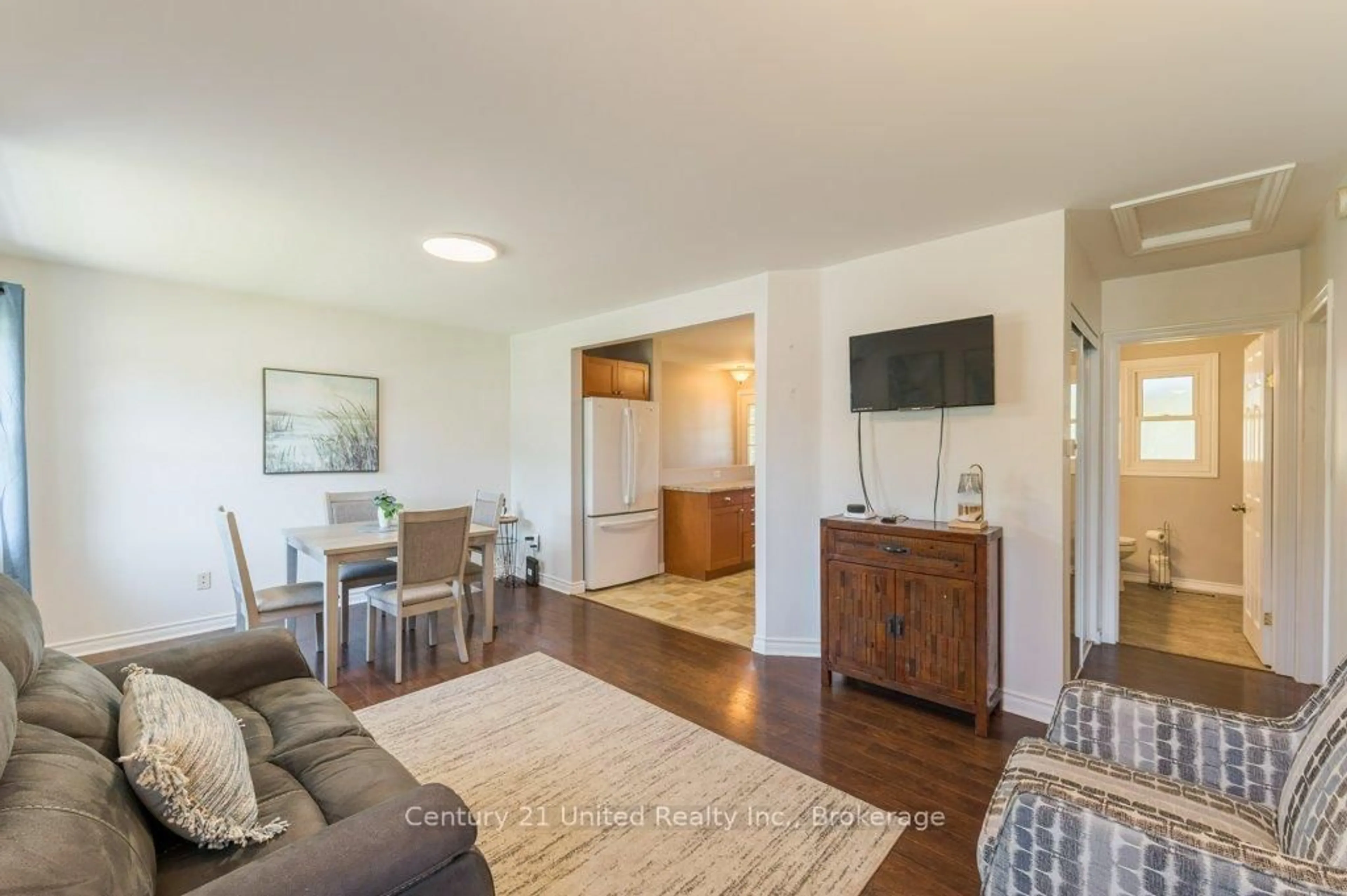Living room with furniture, wood/laminate floor for 470 O'connell Rd, Peterborough Ontario K9J 4C9