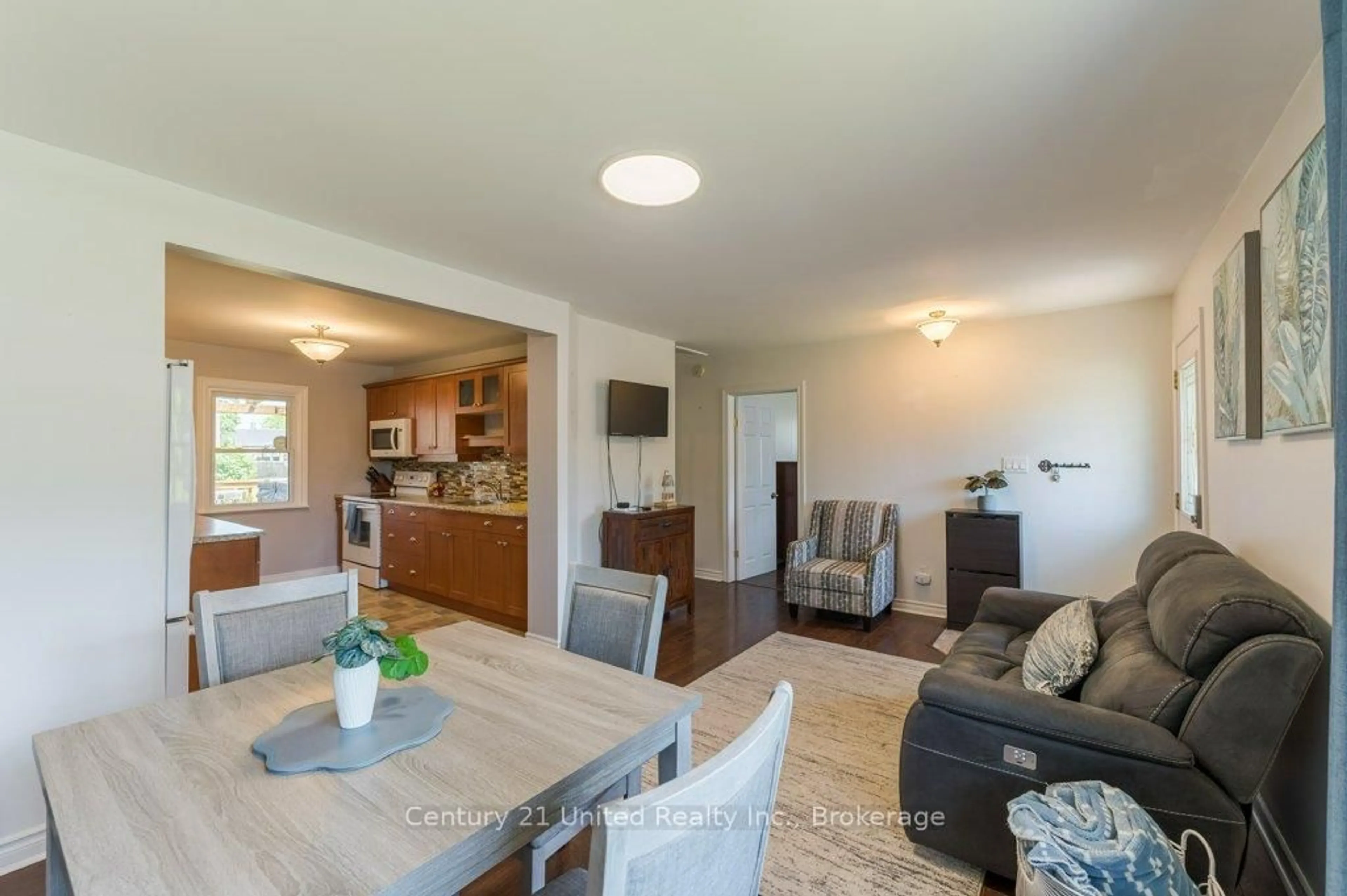 Living room with furniture, unknown for 470 O'connell Rd, Peterborough Ontario K9J 4C9
