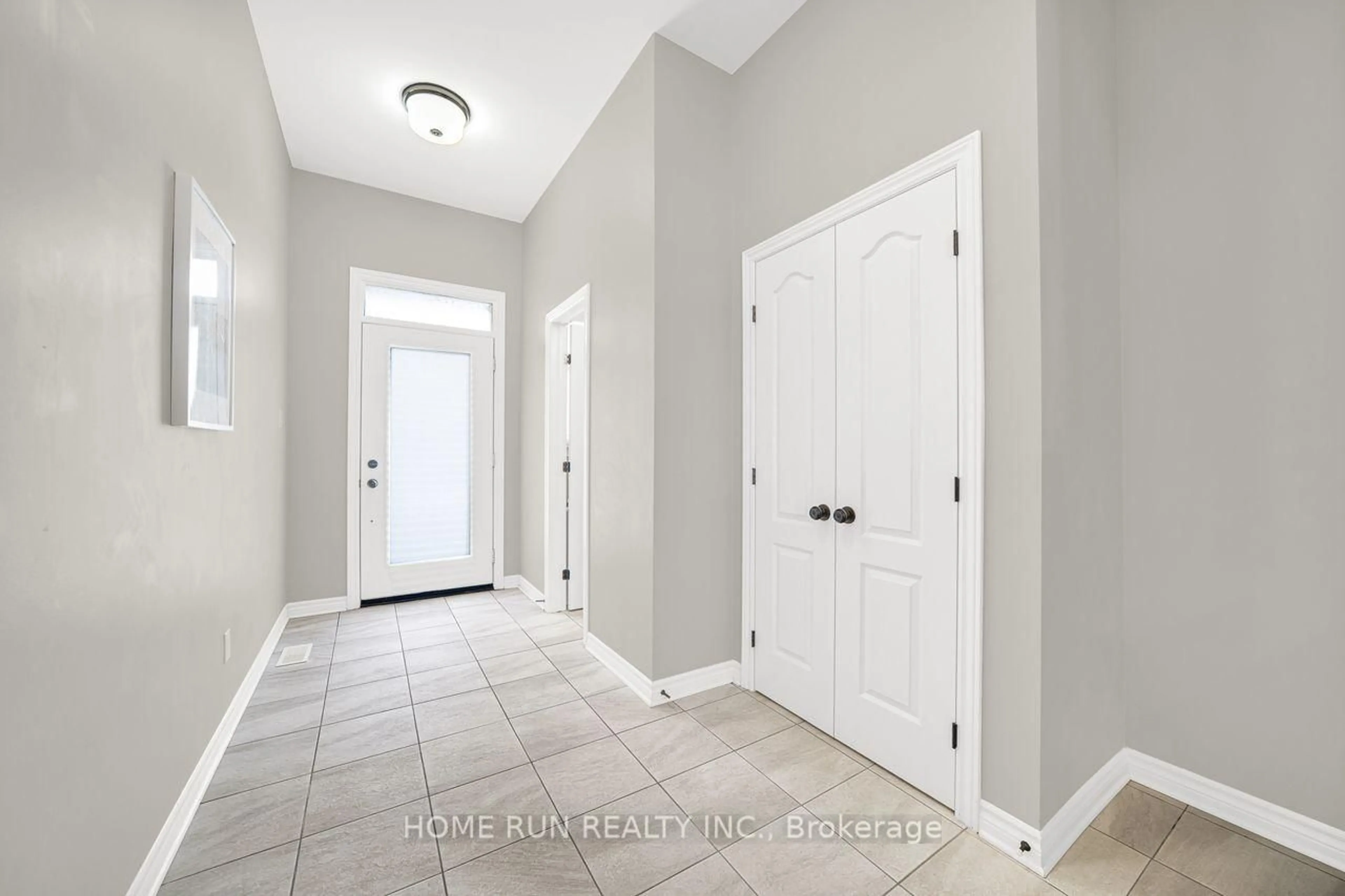 Indoor entryway for 261 Brambling Way, Ottawa Ontario K2J 0E4