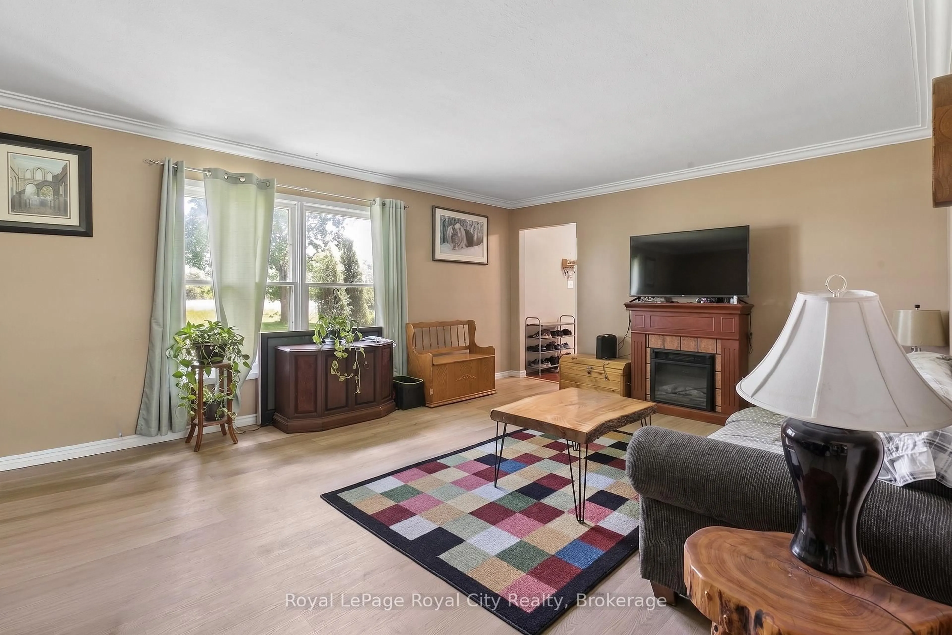 Living room with furniture, unknown for 5700 Highway 6, Guelph/Eramosa Ontario N1H 6J7