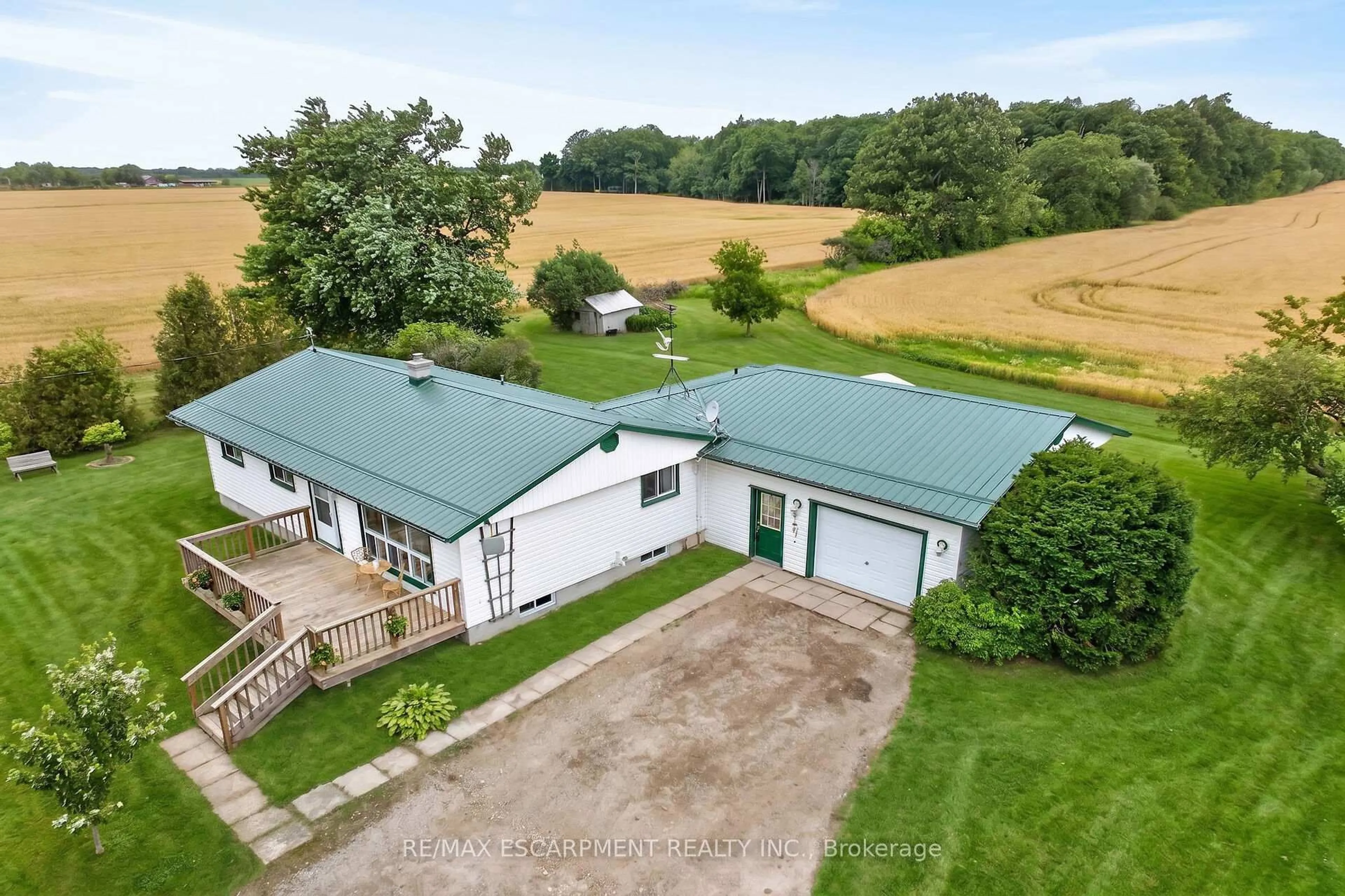 A pic from outside/outdoor area/front of a property/back of a property/a pic from drone, building for 1057 Concession 4 Rd, Haldimand Ontario N0A 1G0