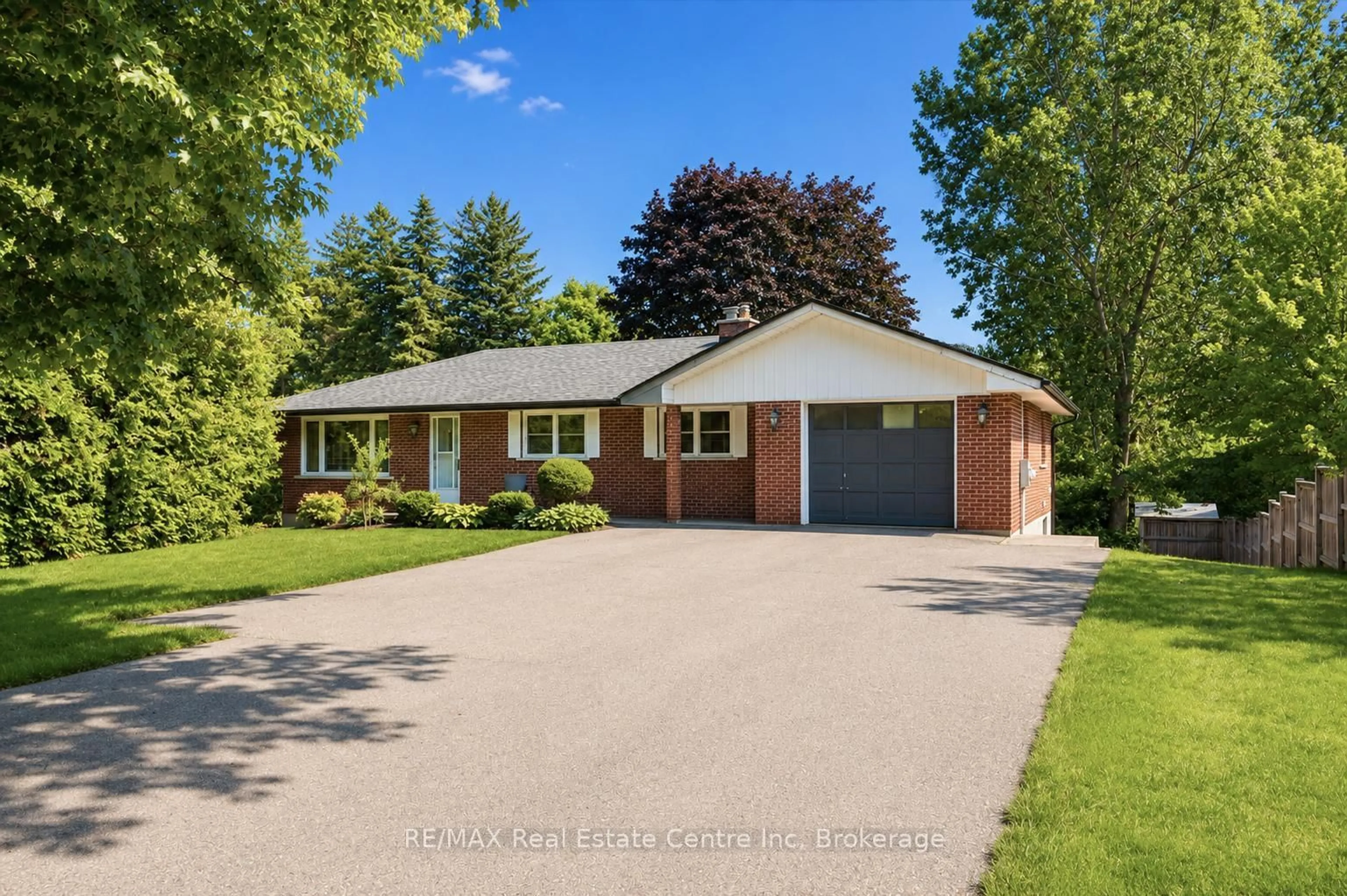 Home with brick exterior material, street for 7459 Boyce Dr, Puslinch Ontario N0B 2J0