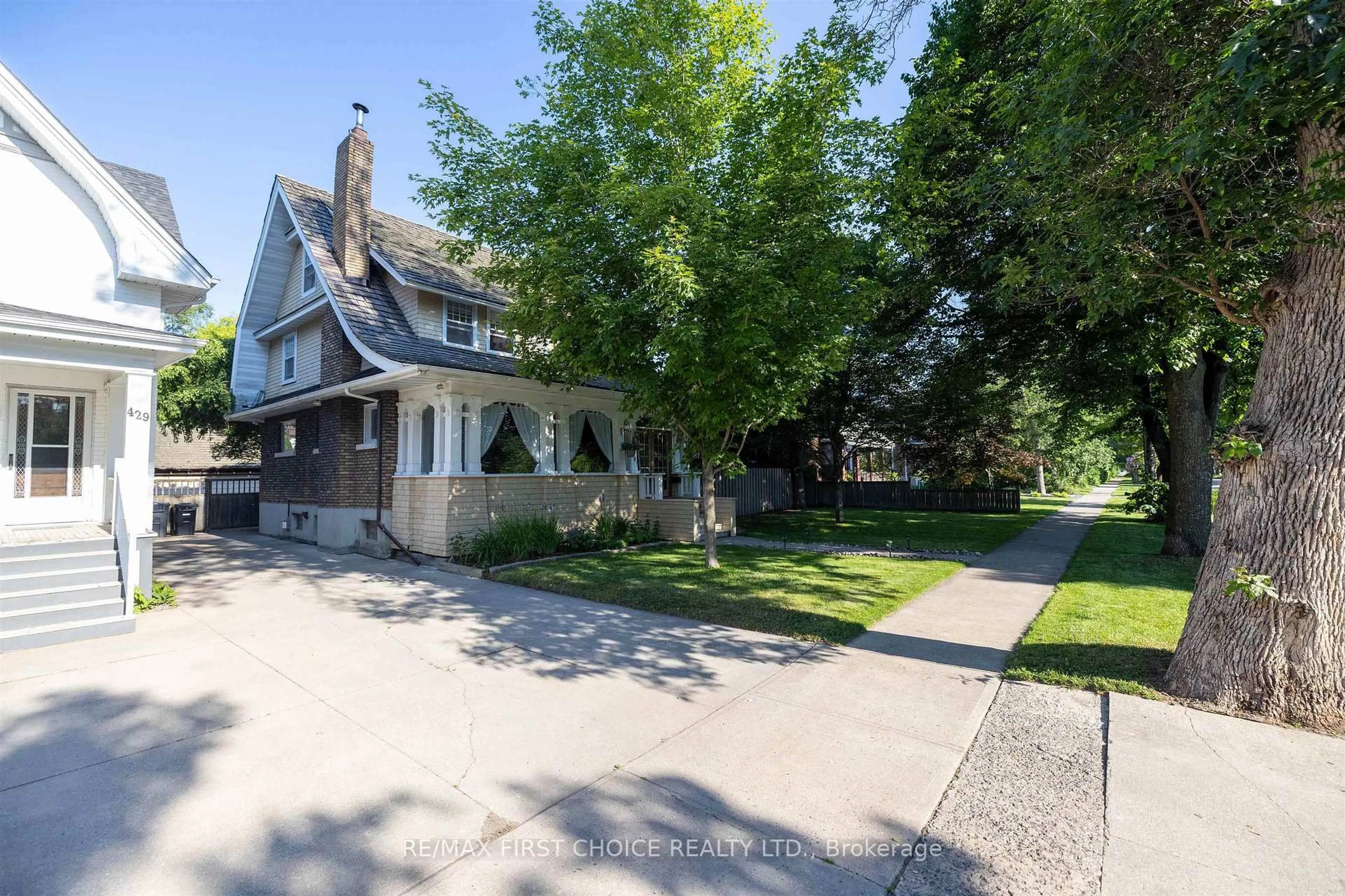 A pic from outside/outdoor area/front of a property/back of a property/a pic from drone, street for 427 Norah St, Thunder Bay Ontario P7E 1P1
