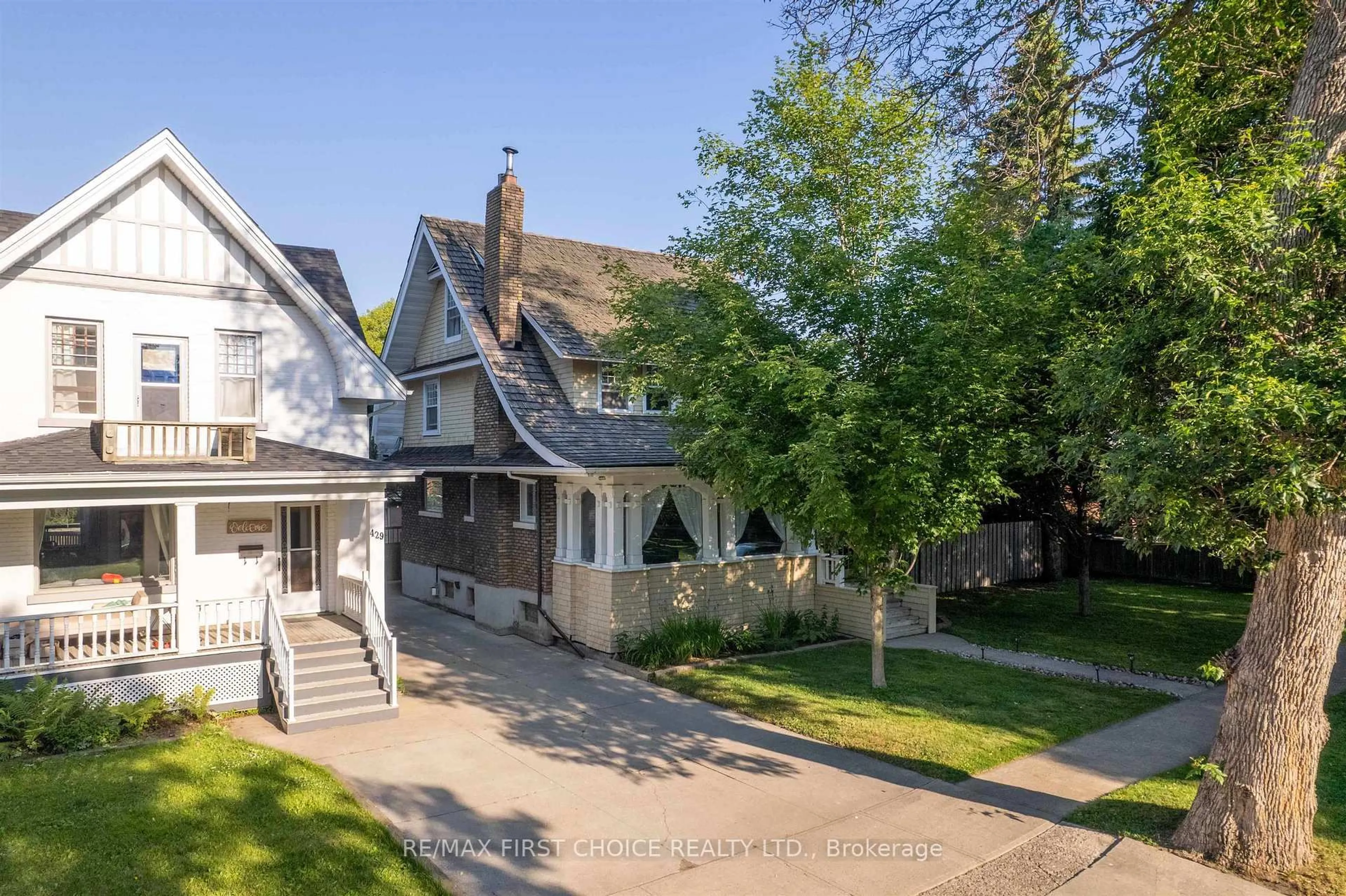 A pic from outside/outdoor area/front of a property/back of a property/a pic from drone, street for 427 Norah St, Thunder Bay Ontario P7E 1P1