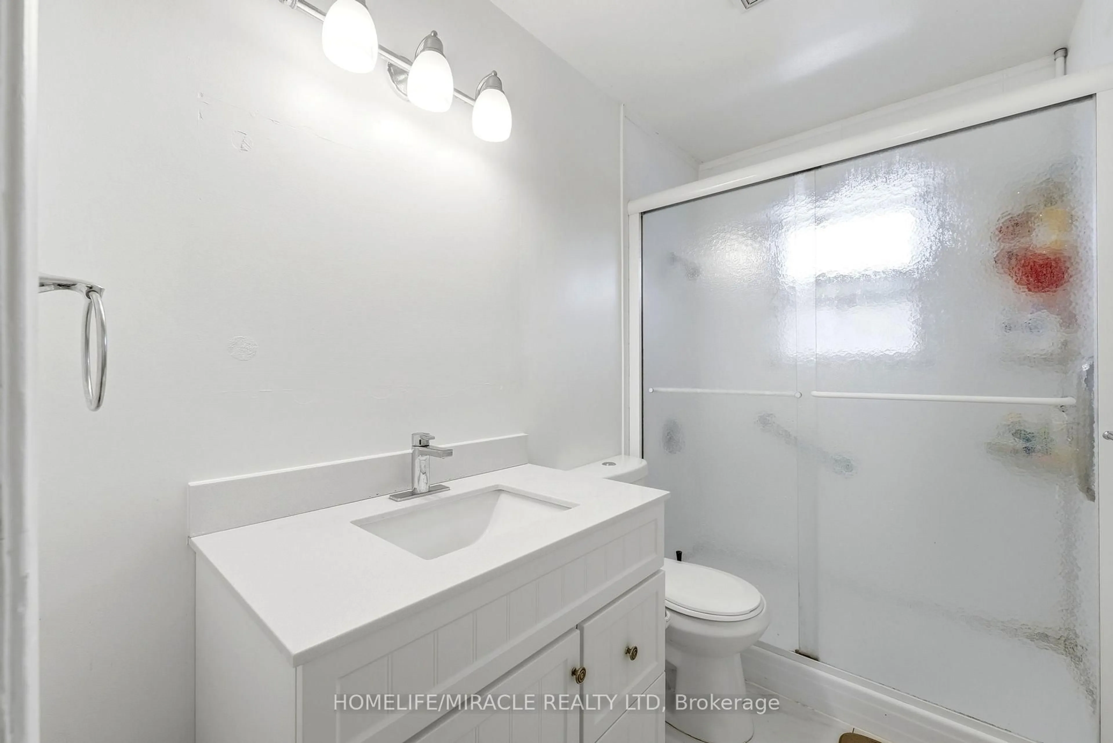 Standard bathroom, ceramic/tile floor for 159 Montebello Dr, London East Ontario N5W 1S1