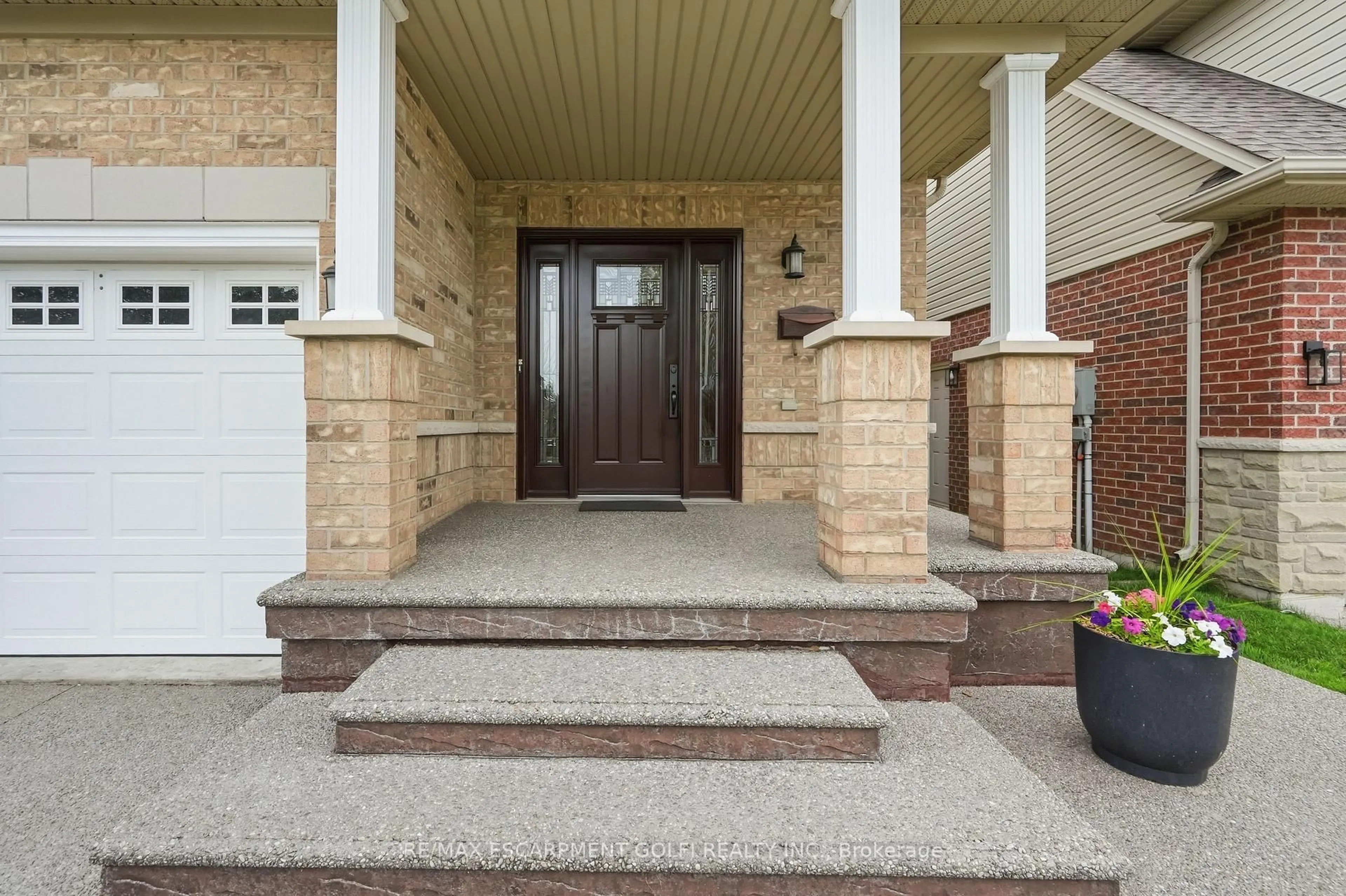 Indoor entryway for 78 Waterberry Tr, Hamilton Ontario L9C 0B2