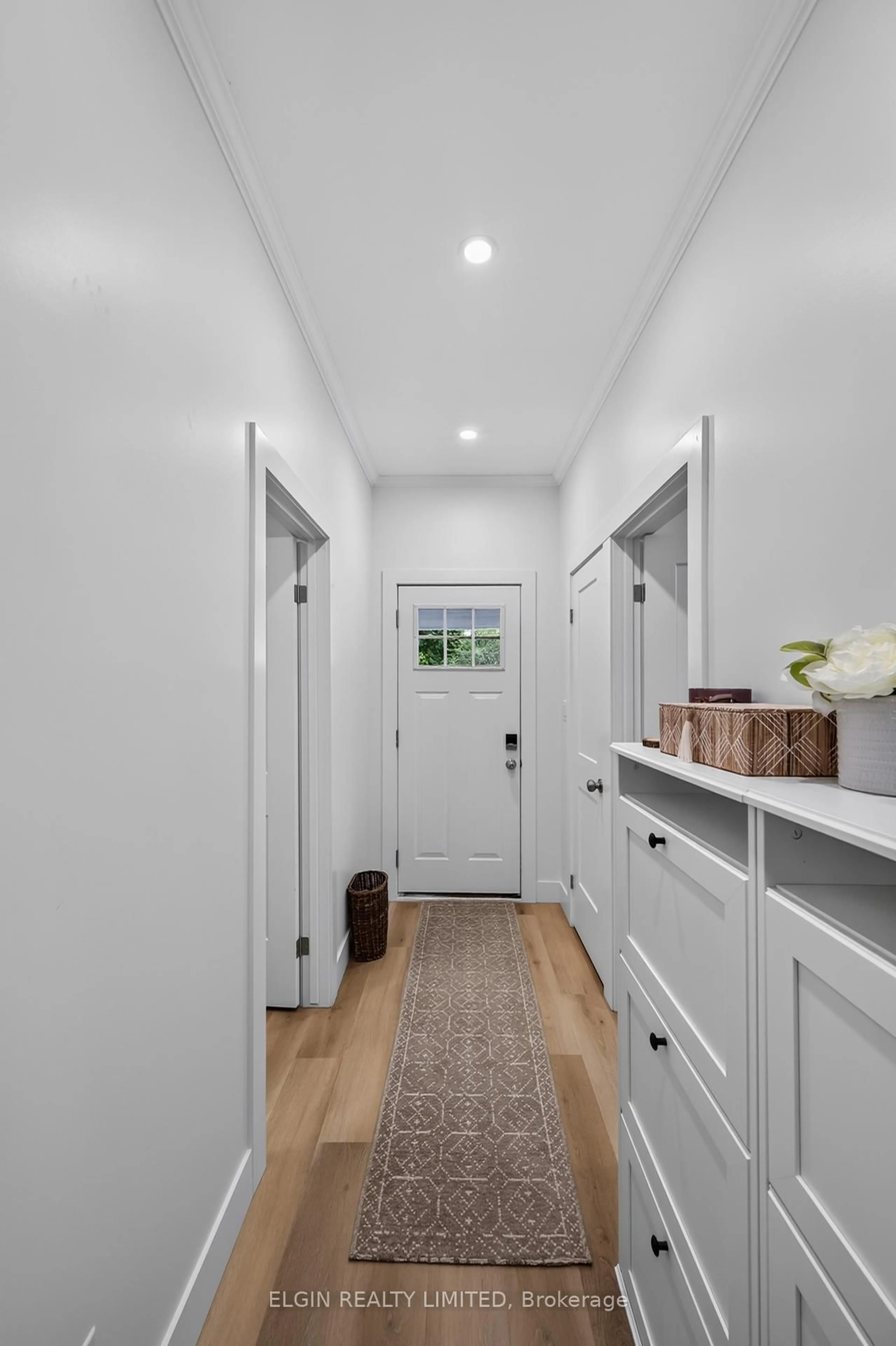 Indoor entryway for 10622 Sunset Rd, Southwold Ontario N5P 3T2