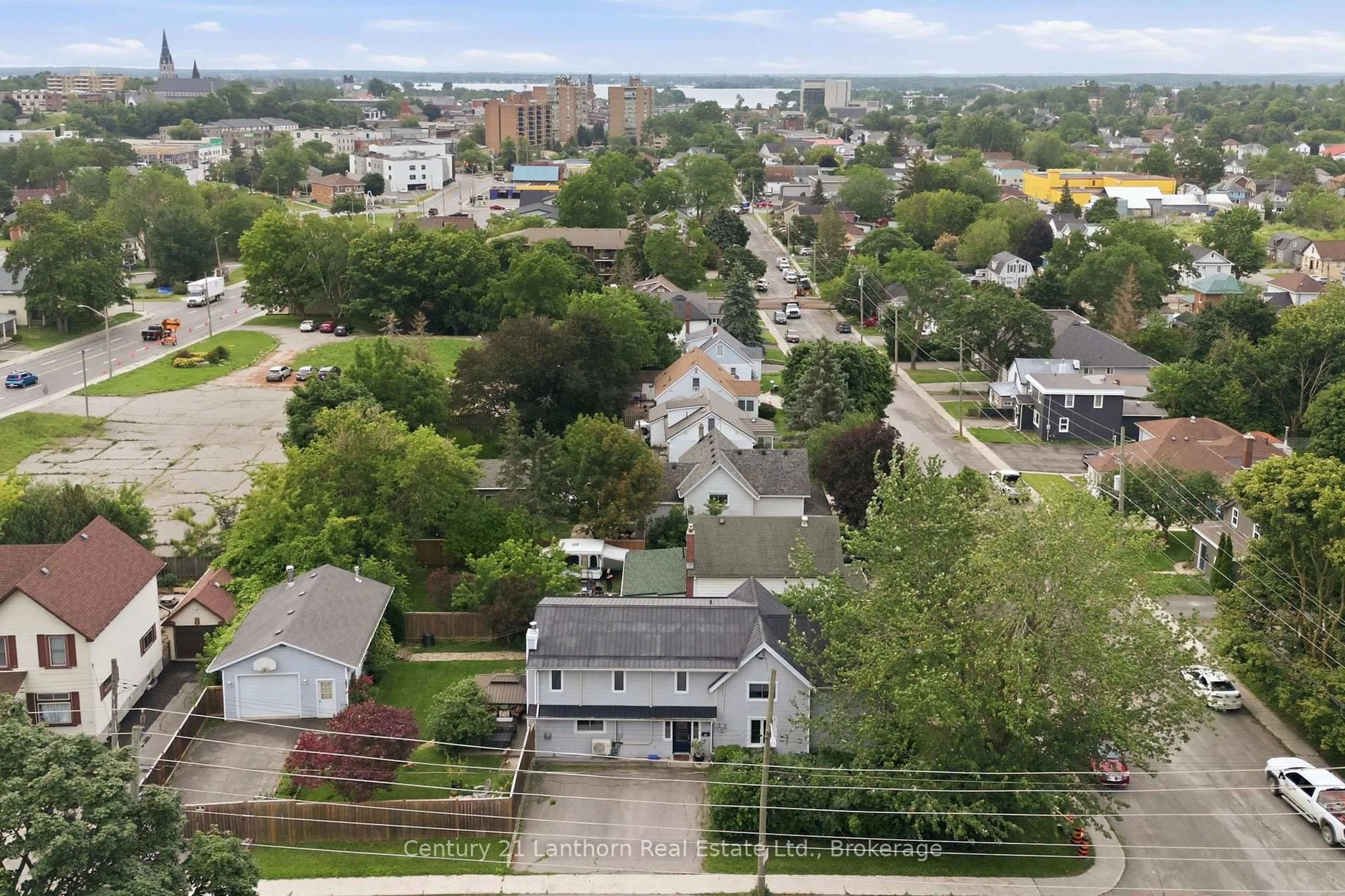 A pic from outside/outdoor area/front of a property/back of a property/a pic from drone, city buildings view from balcony for 89 Gordon St, Belleville Ontario K8P 3E7