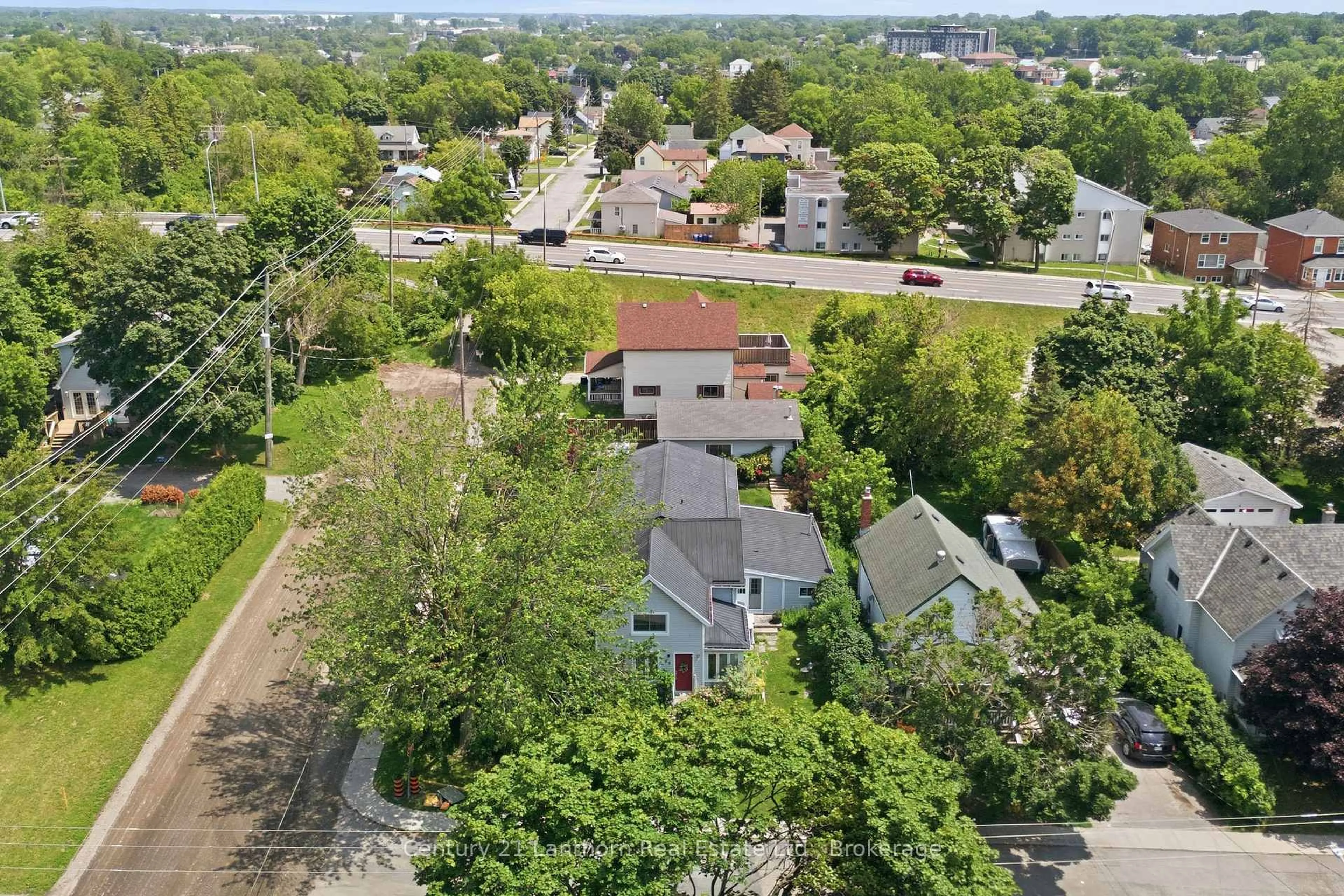 A pic from outside/outdoor area/front of a property/back of a property/a pic from drone, street for 89 Gordon St, Belleville Ontario K8P 3E7