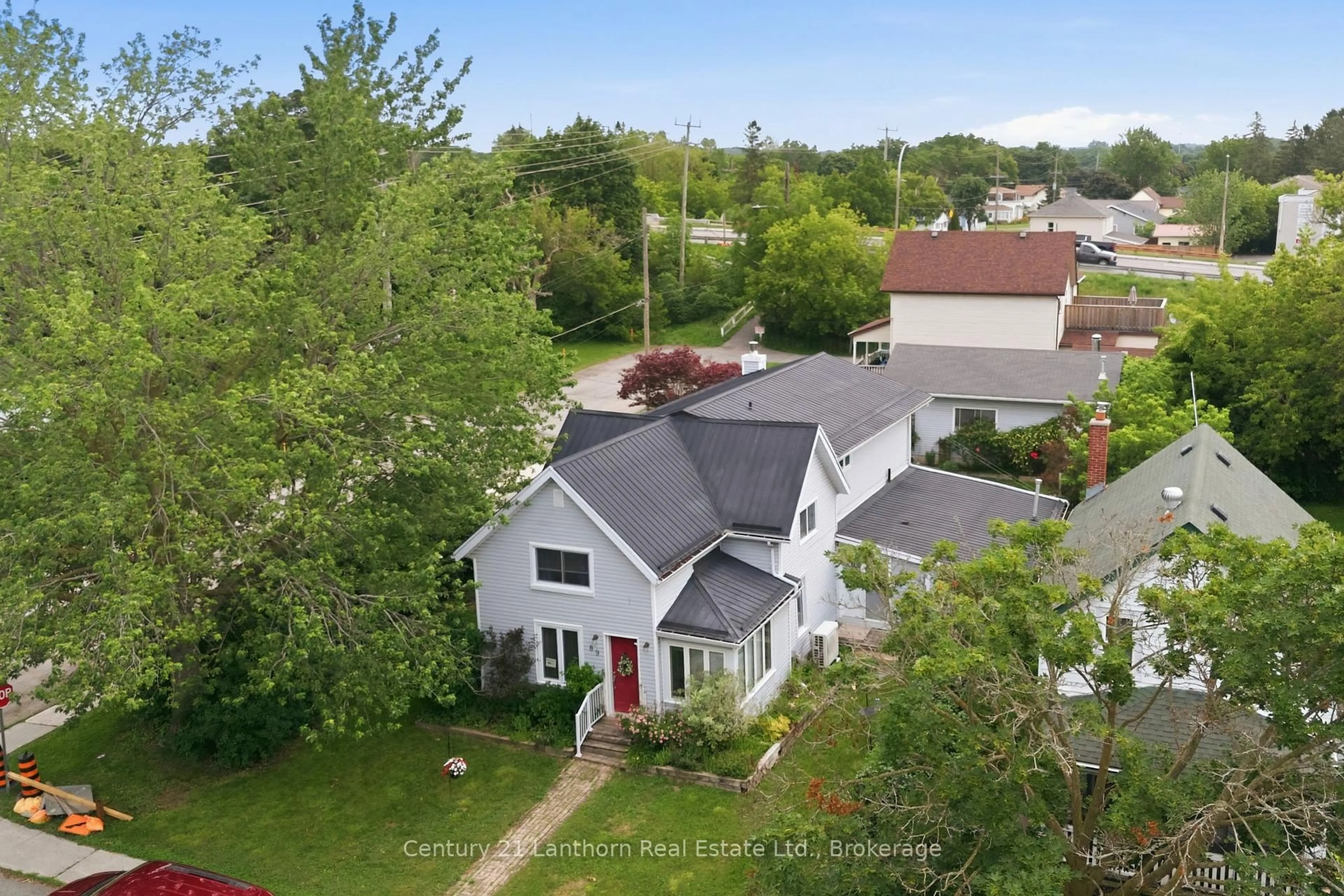 A pic from outside/outdoor area/front of a property/back of a property/a pic from drone, street for 89 Gordon St, Belleville Ontario K8P 3E7