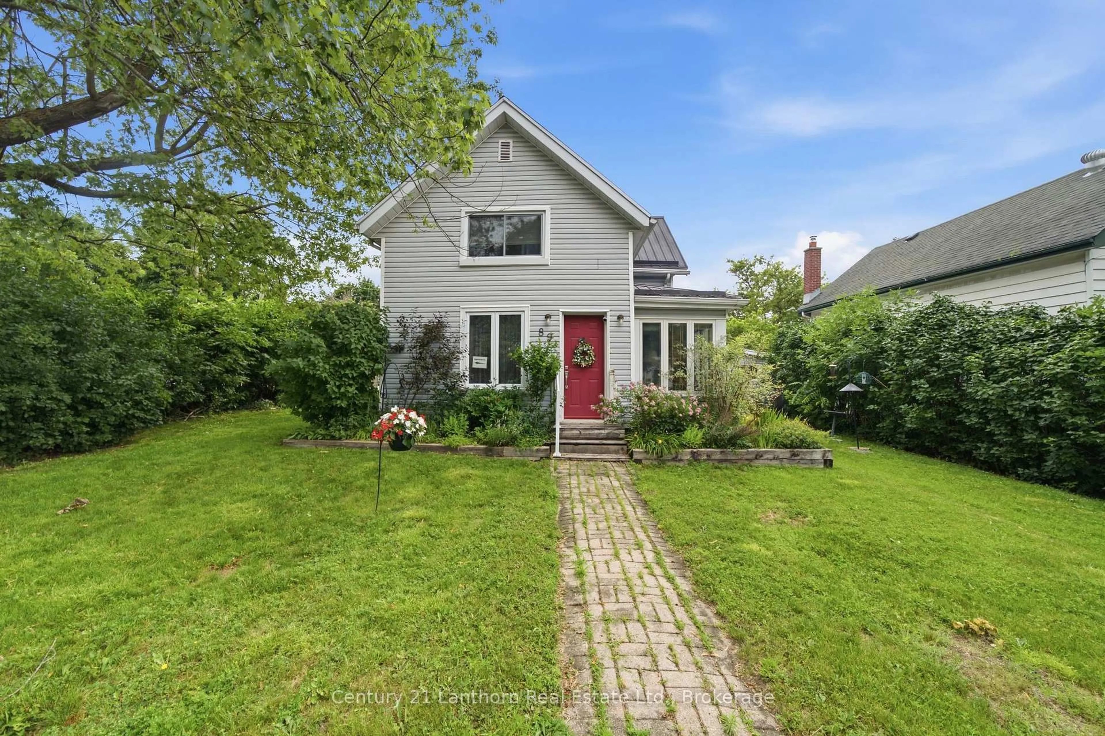 A pic from outside/outdoor area/front of a property/back of a property/a pic from drone, street for 89 Gordon St, Belleville Ontario K8P 3E7