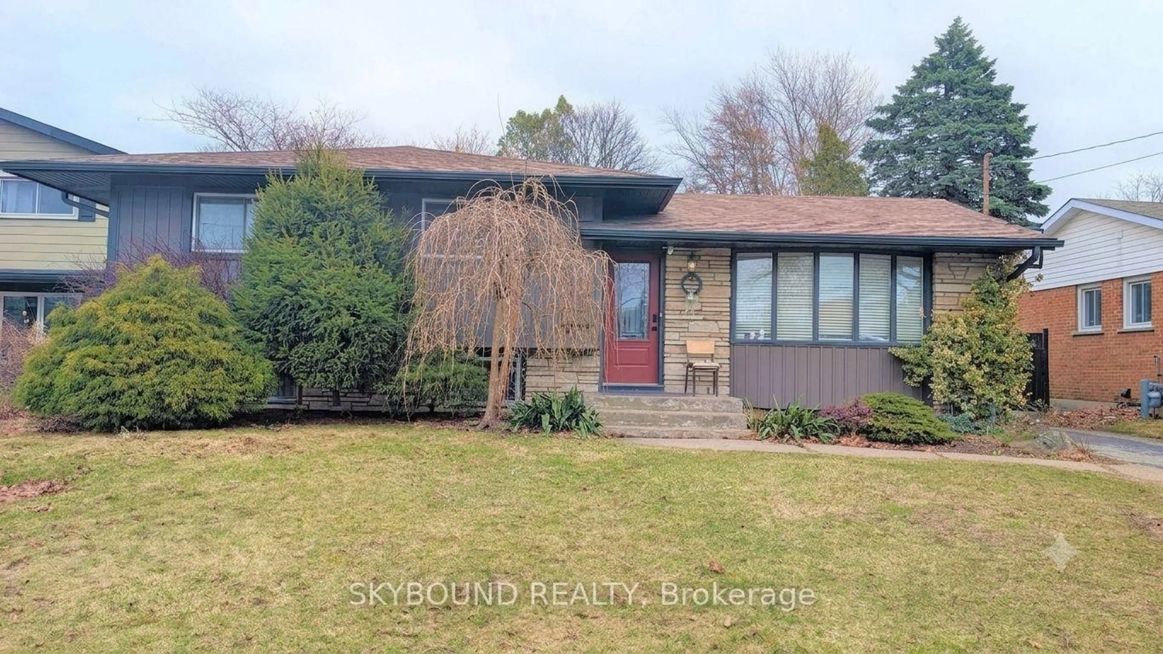 Home with brick exterior material, street for 4470 Pinedale Dr, Niagara Falls Ontario L2E 6M5