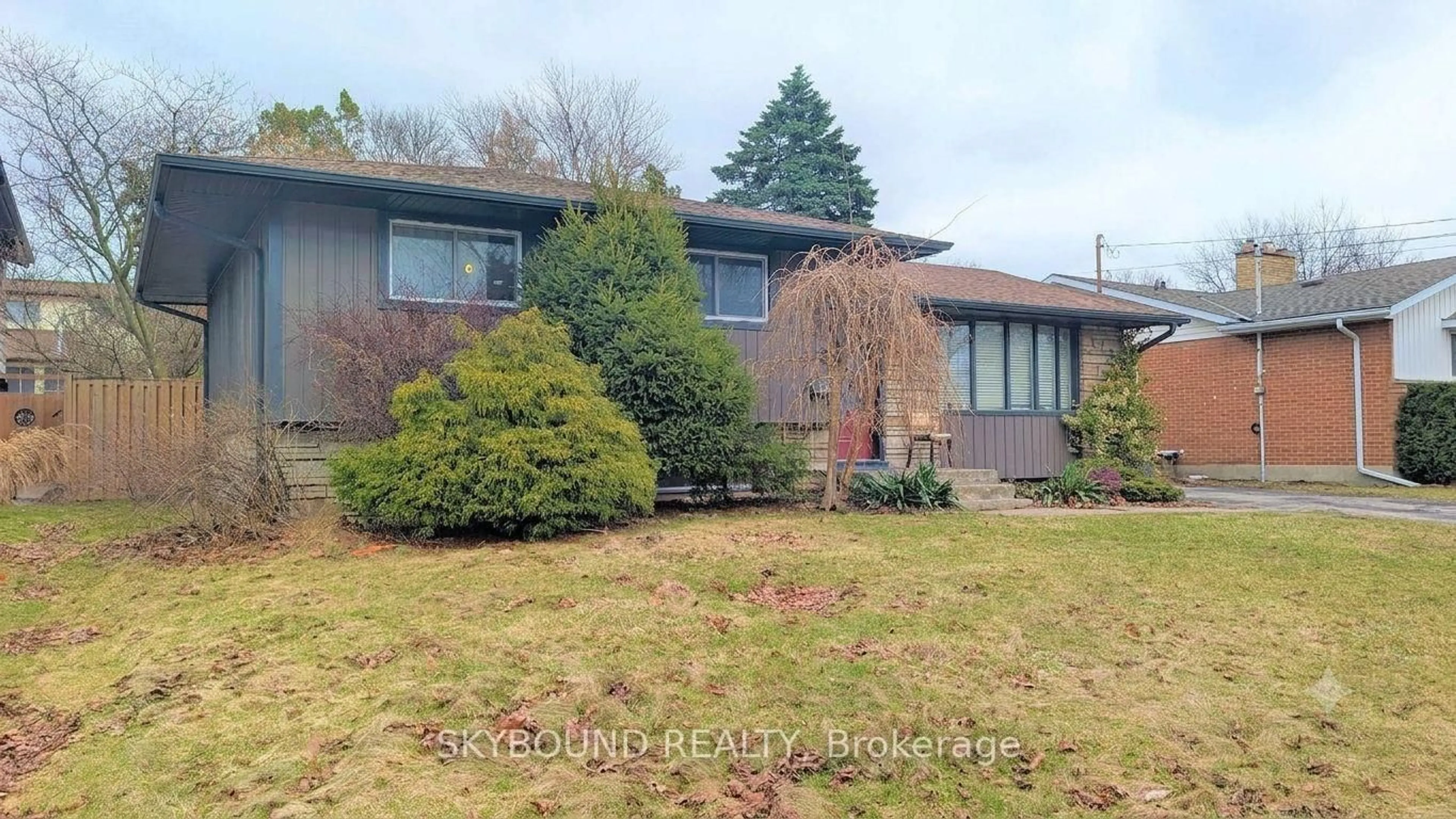 Home with brick exterior material, street for 4470 Pinedale Dr, Niagara Falls Ontario L2E 6M5
