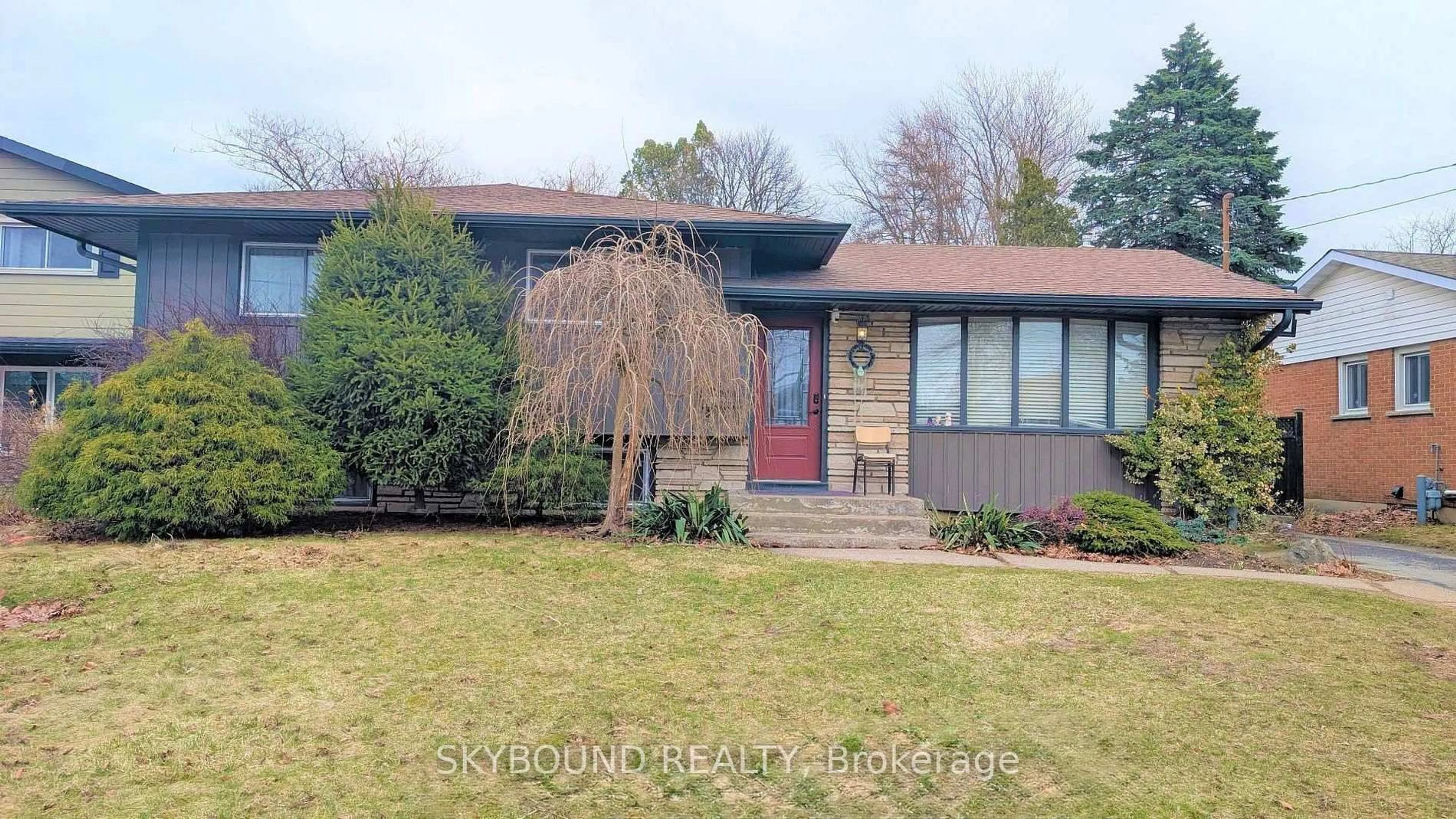 Home with brick exterior material, street for 4470 Pinedale Dr, Niagara Falls Ontario L2E 6M5