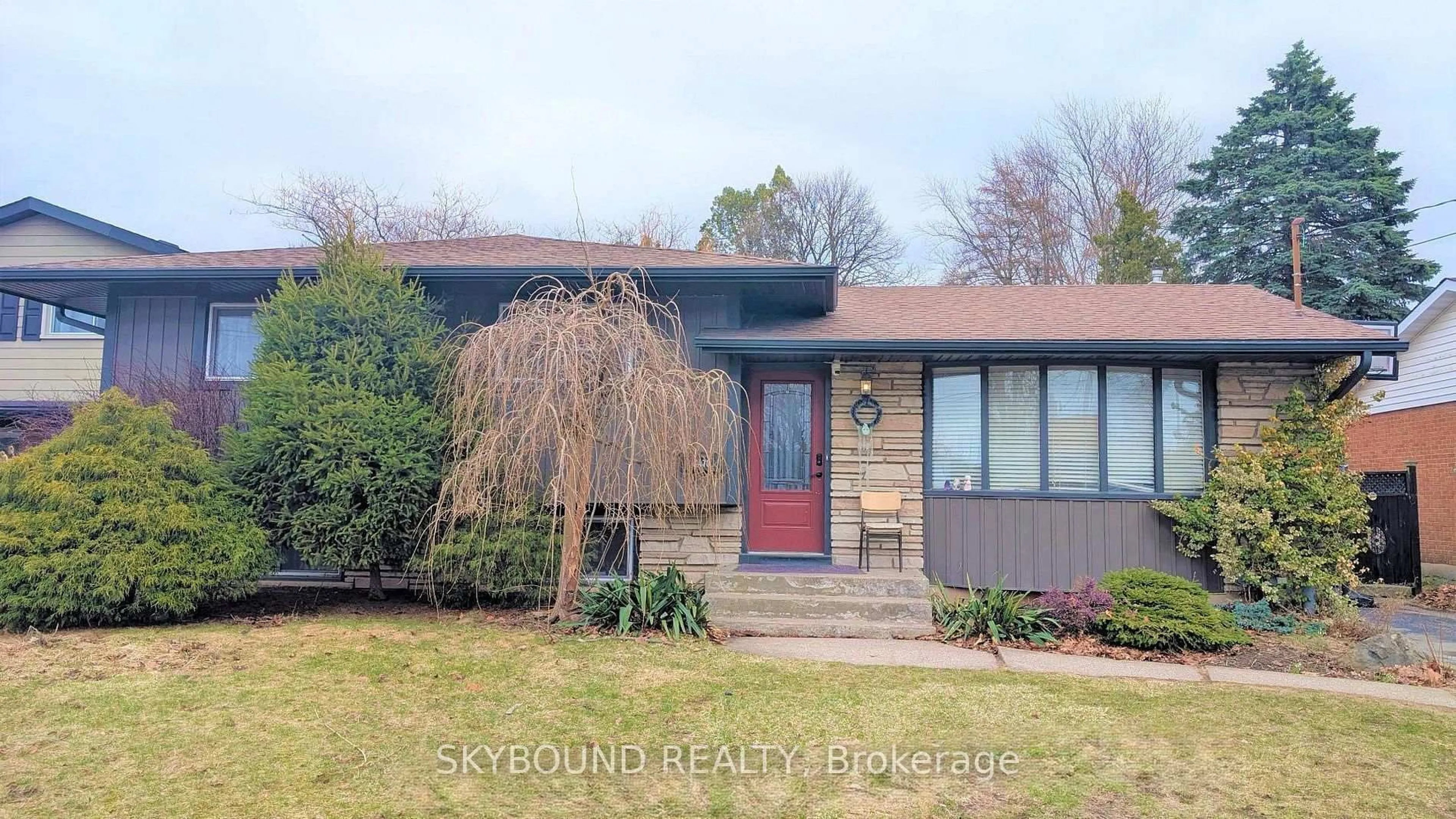 Home with brick exterior material, street for 4470 Pinedale Dr, Niagara Falls Ontario L2E 6M5