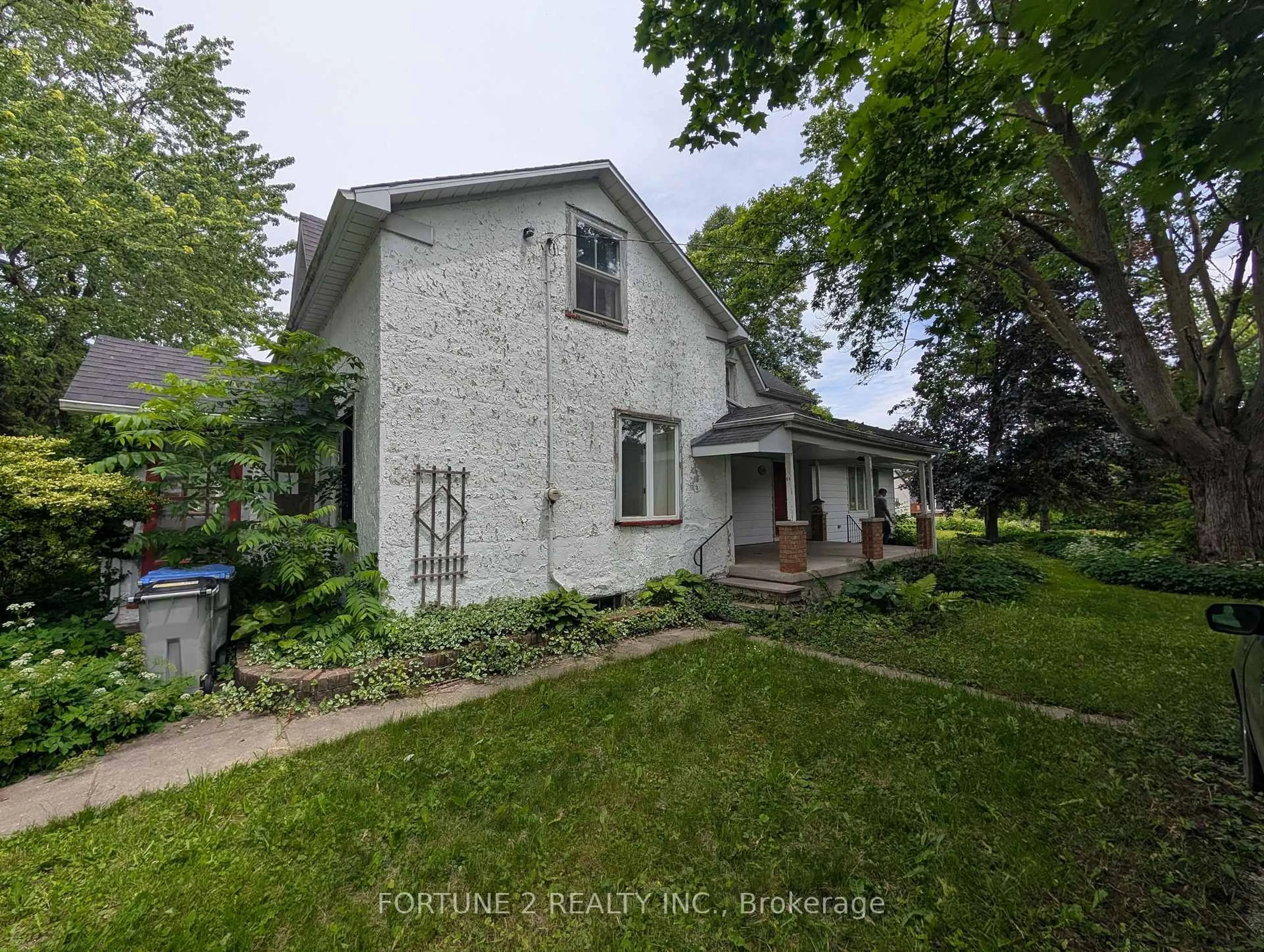 A pic from outside/outdoor area/front of a property/back of a property/a pic from drone, street for 54 MAIN St, Huron East Ontario N0K 1W0