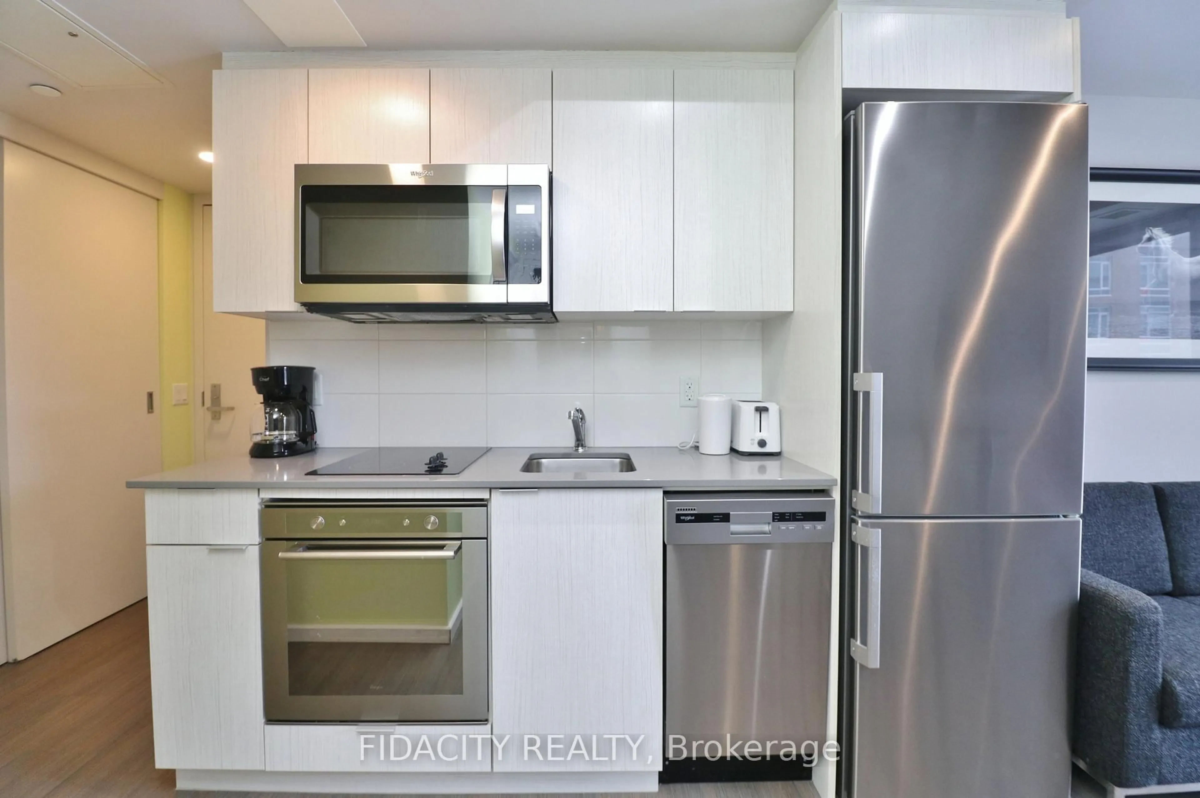 Standard kitchen, unknown for 105 Champagne Ave #719, Ottawa Ontario K1S 5E5