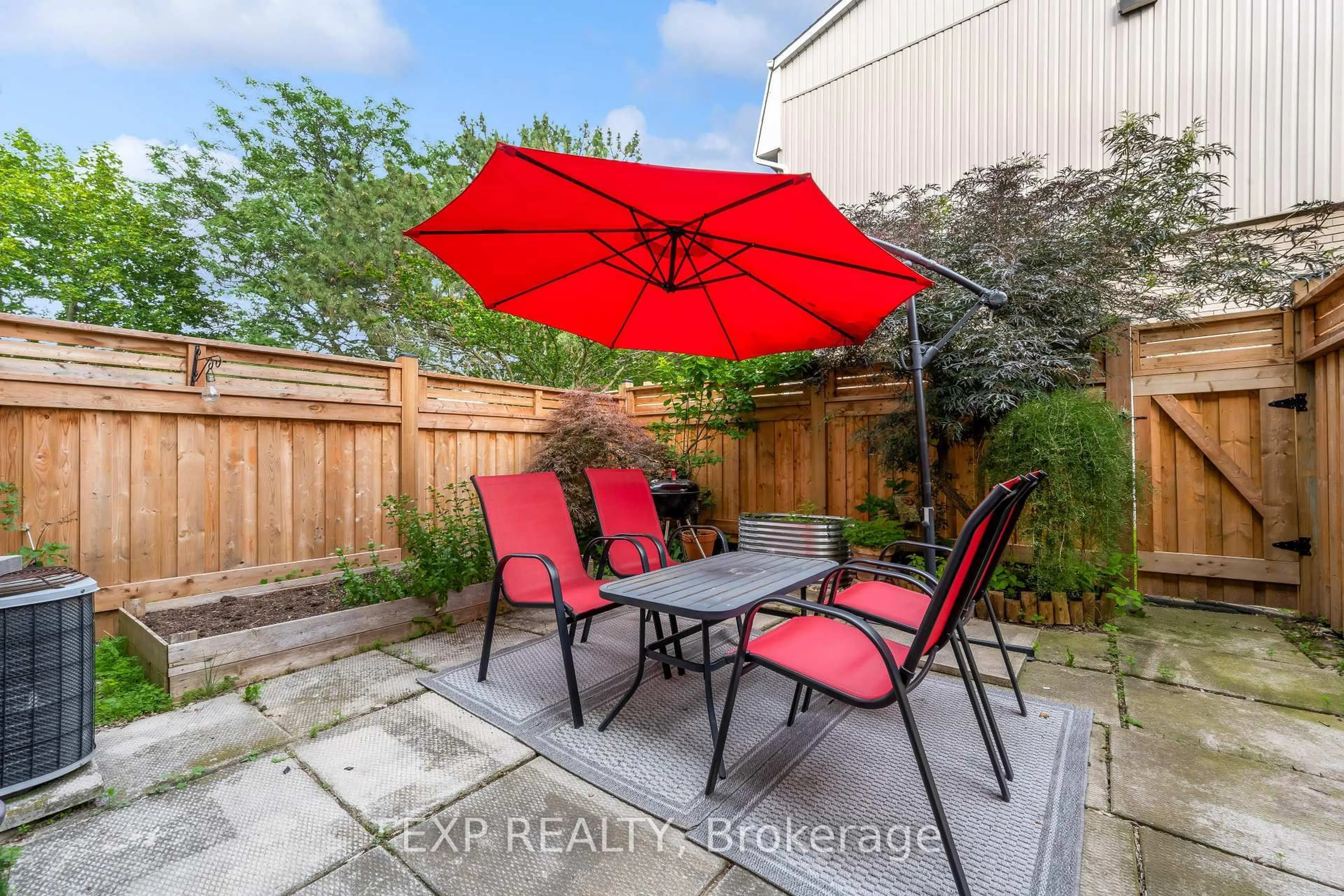 Patio, street for 3 Glen Vista Dr, Hamilton Ontario L8K 6L6