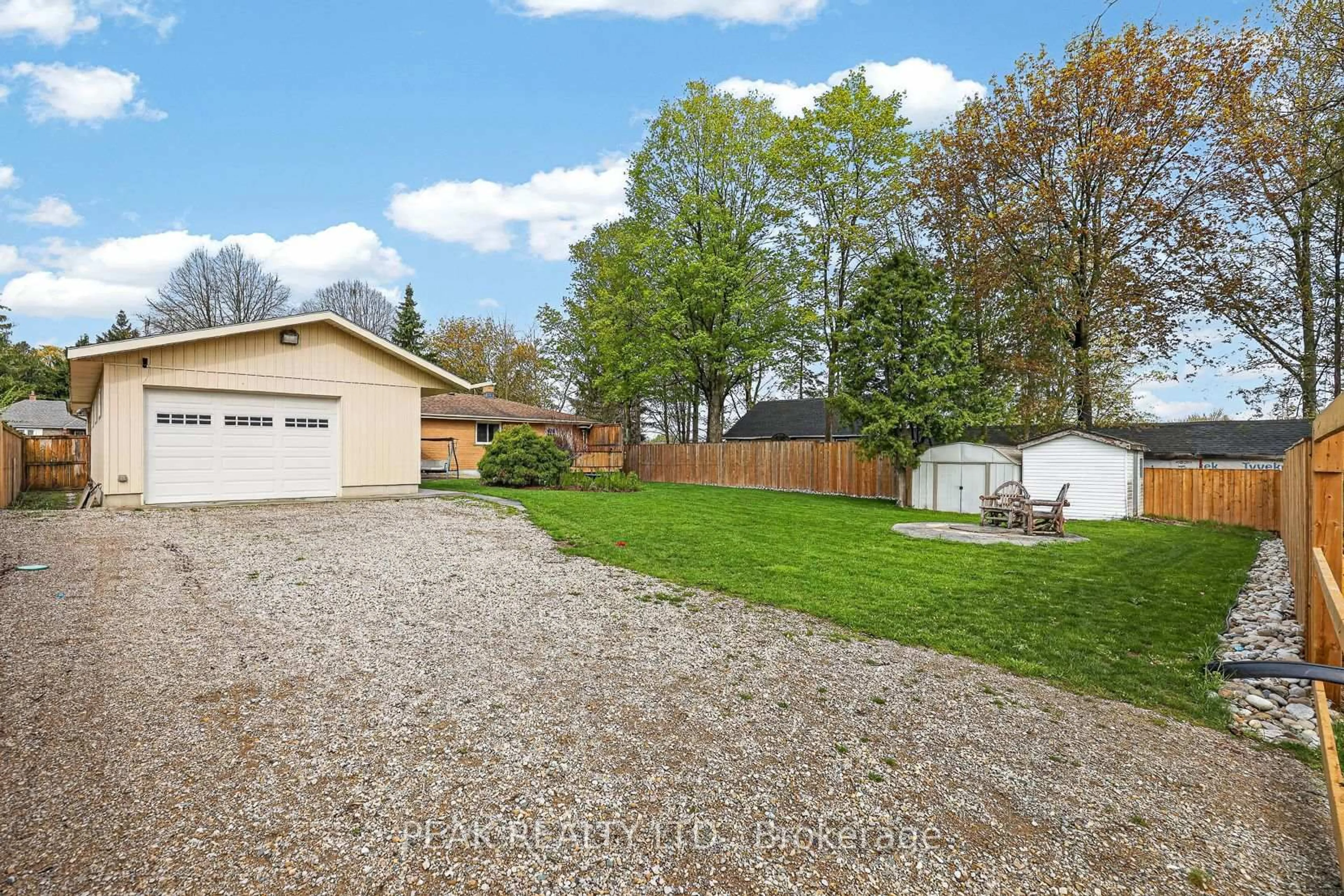 A pic from outside/outdoor area/front of a property/back of a property/a pic from drone, street for 269 Robinson St, Woodstock Ontario N4S 3B8