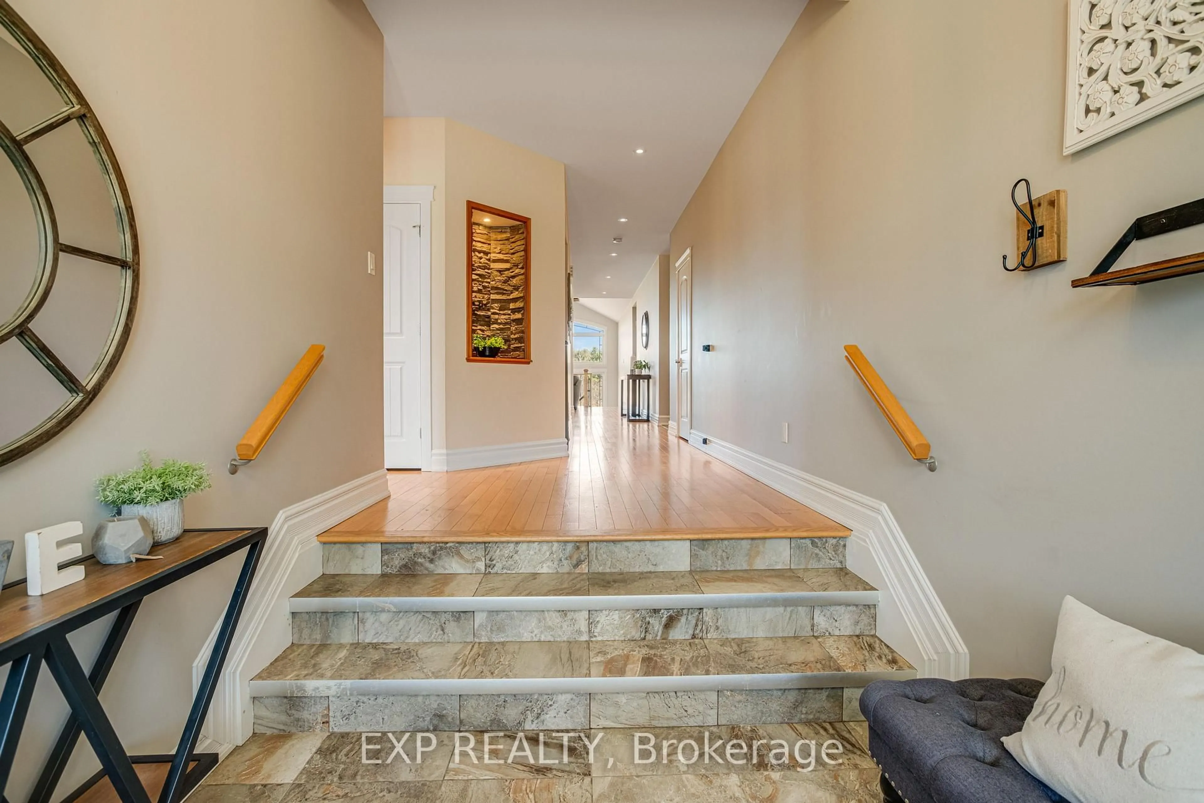 Indoor foyer for 47 Beaver Lane, The Nation Ontario K0A 2M0