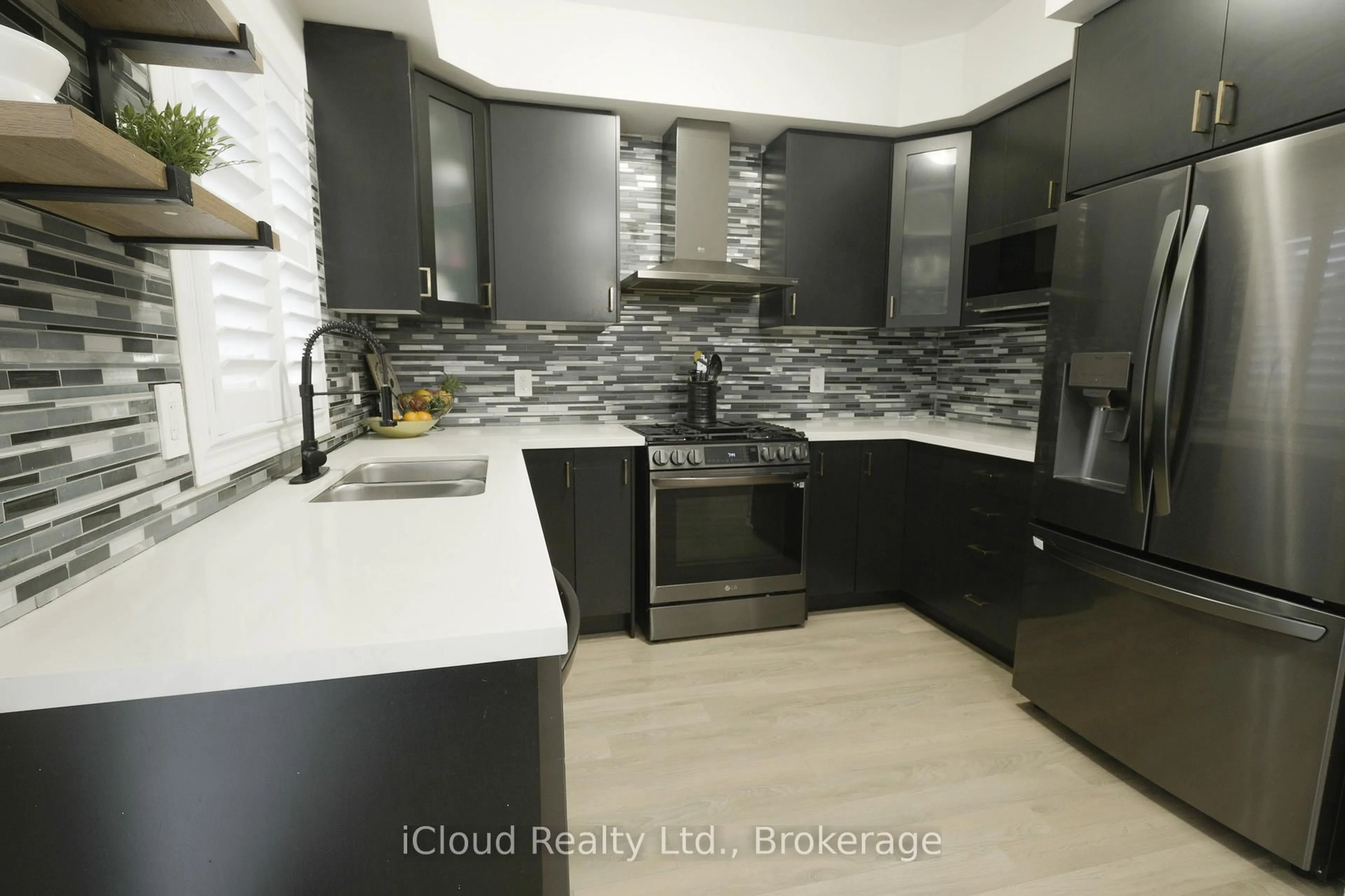 Contemporary kitchen, unknown for 8 Whitton Dr, Brant Ontario N3L 0L1