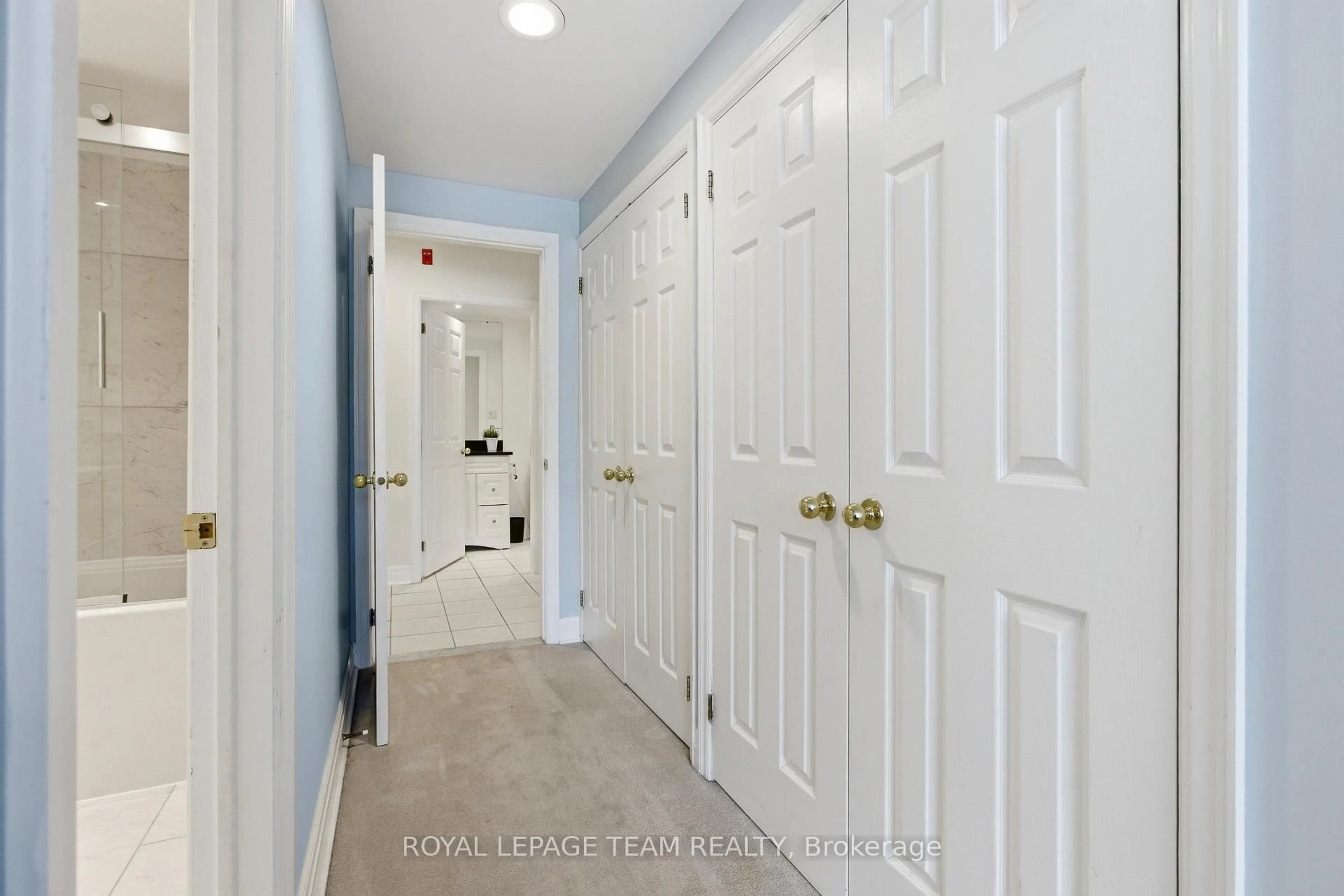Indoor entryway for 499 Sunnyside Ave #107, Ottawa Ontario K1S 0S8