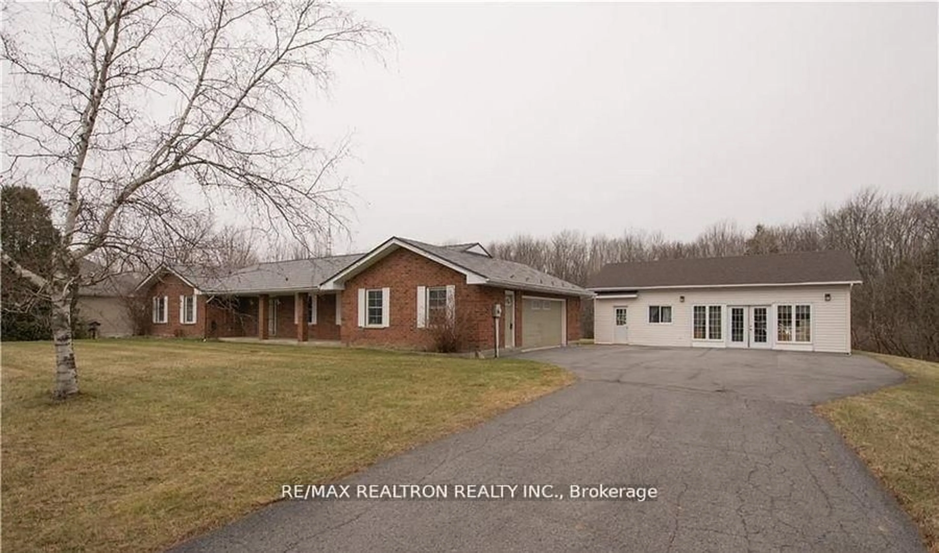 Home with brick exterior material, unknown for 18505 Glen Rd, South Glengarry Ontario K0C 2J0