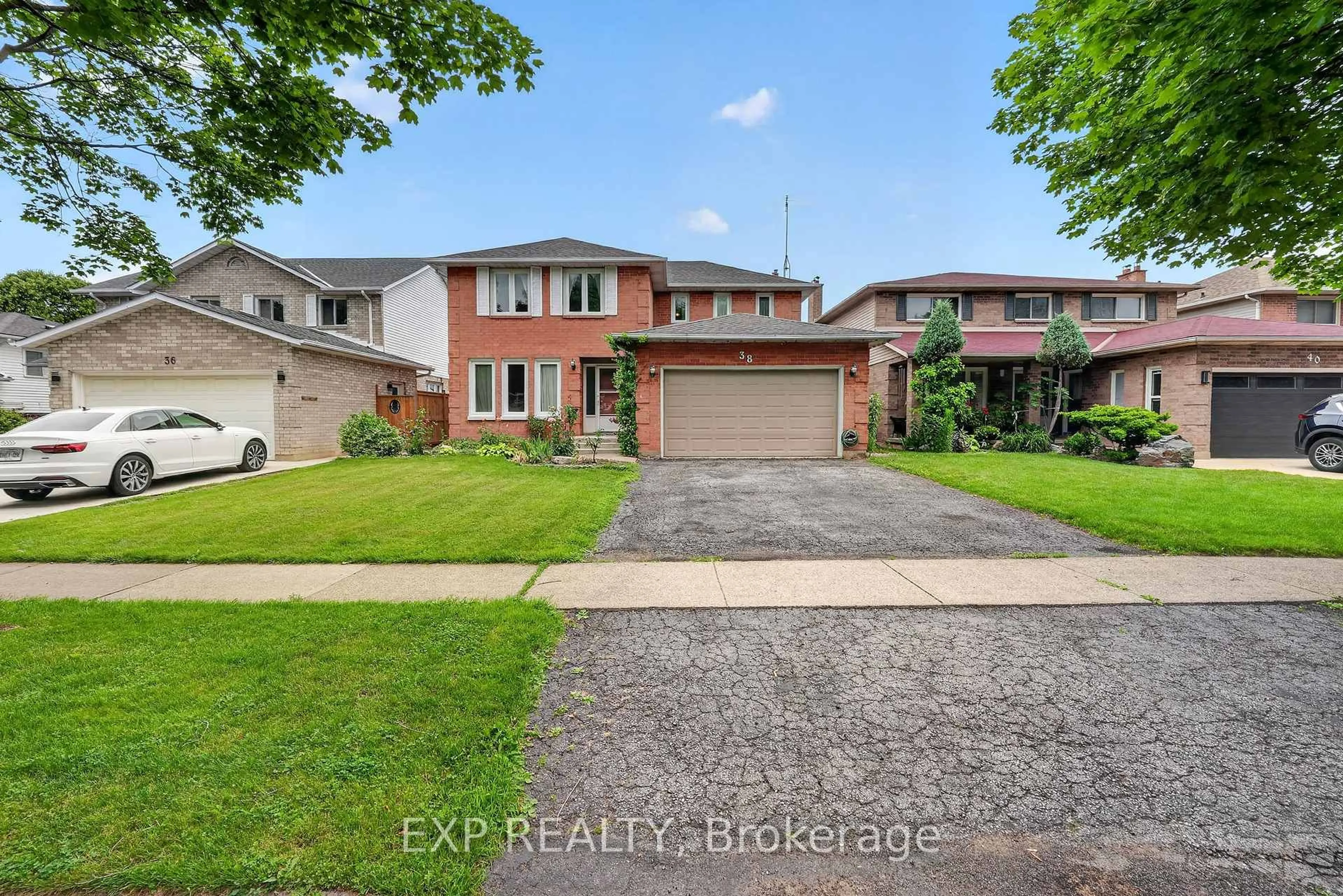 A pic from outside/outdoor area/front of a property/back of a property/a pic from drone, street for 38 Farmington Dr, St. Catharines Ontario L2S 3G5