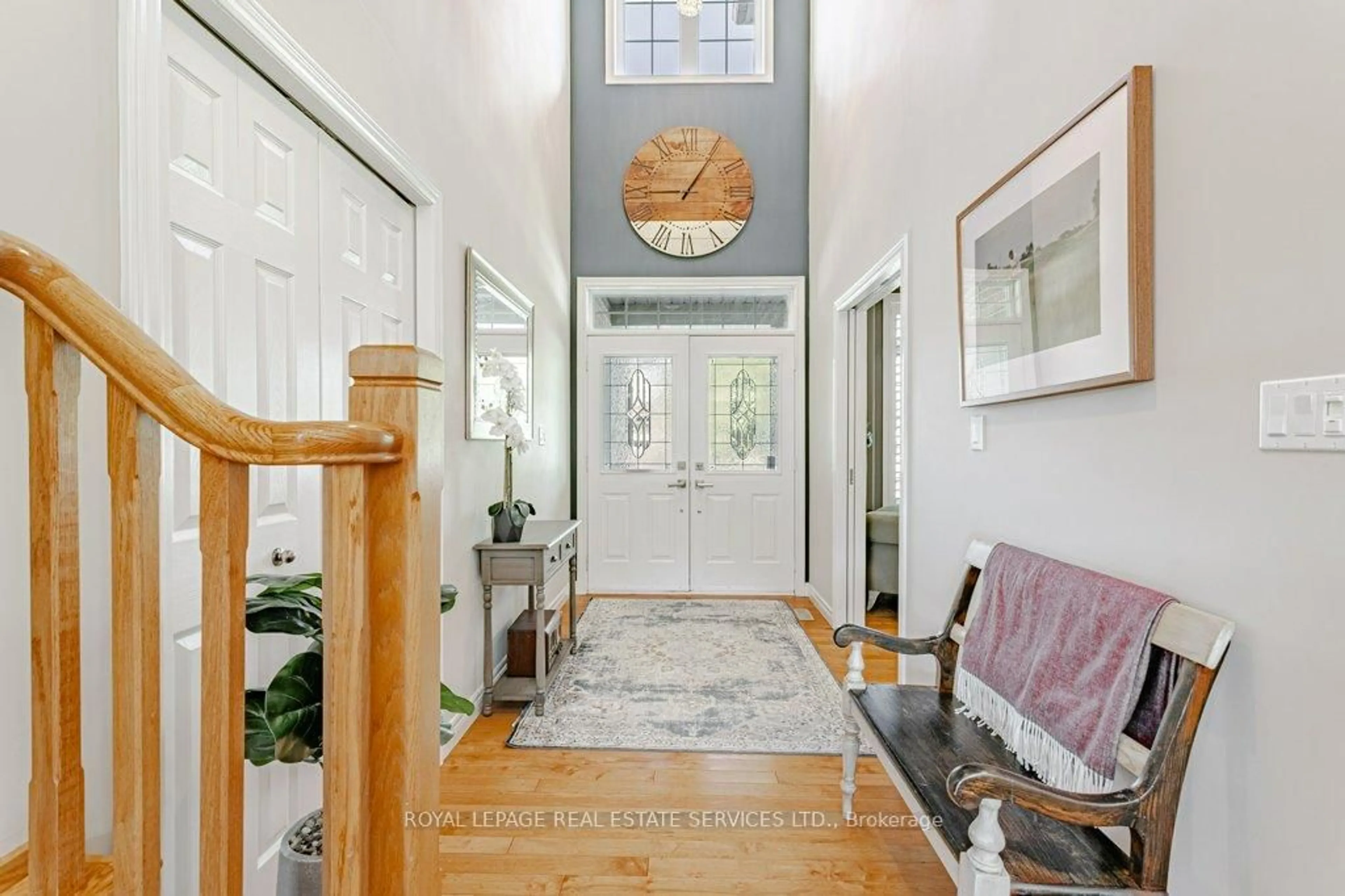 Indoor entryway for 560 Lakeview Dr, Woodstock Ontario N4T 1W1